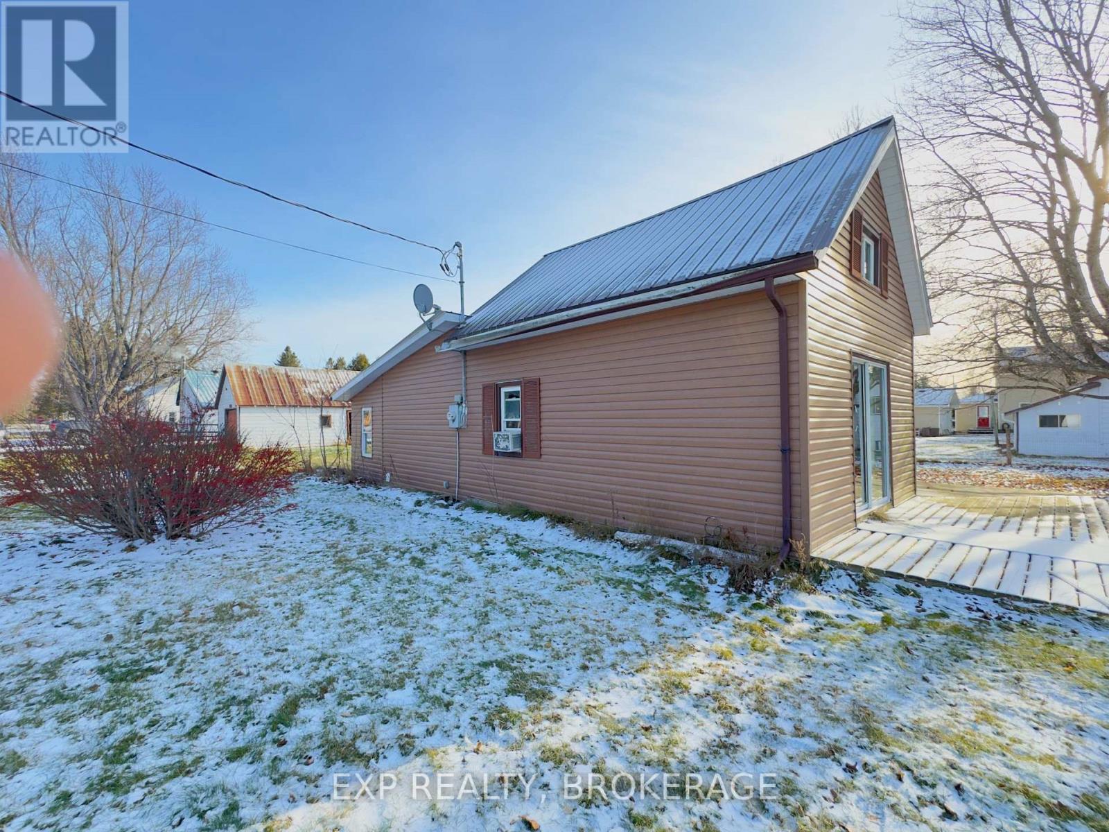 10 Jones Street, Addington Highlands, Ontario  K0H 1P0 - Photo 3 - X12712220
