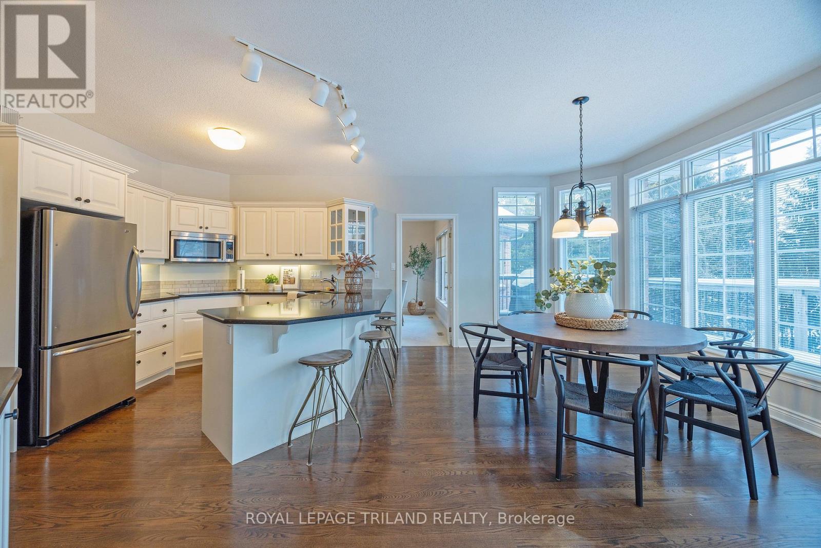 31 Woods Edge Close, London South, Ontario  N6K 4K8 - Photo 11 - X12712222