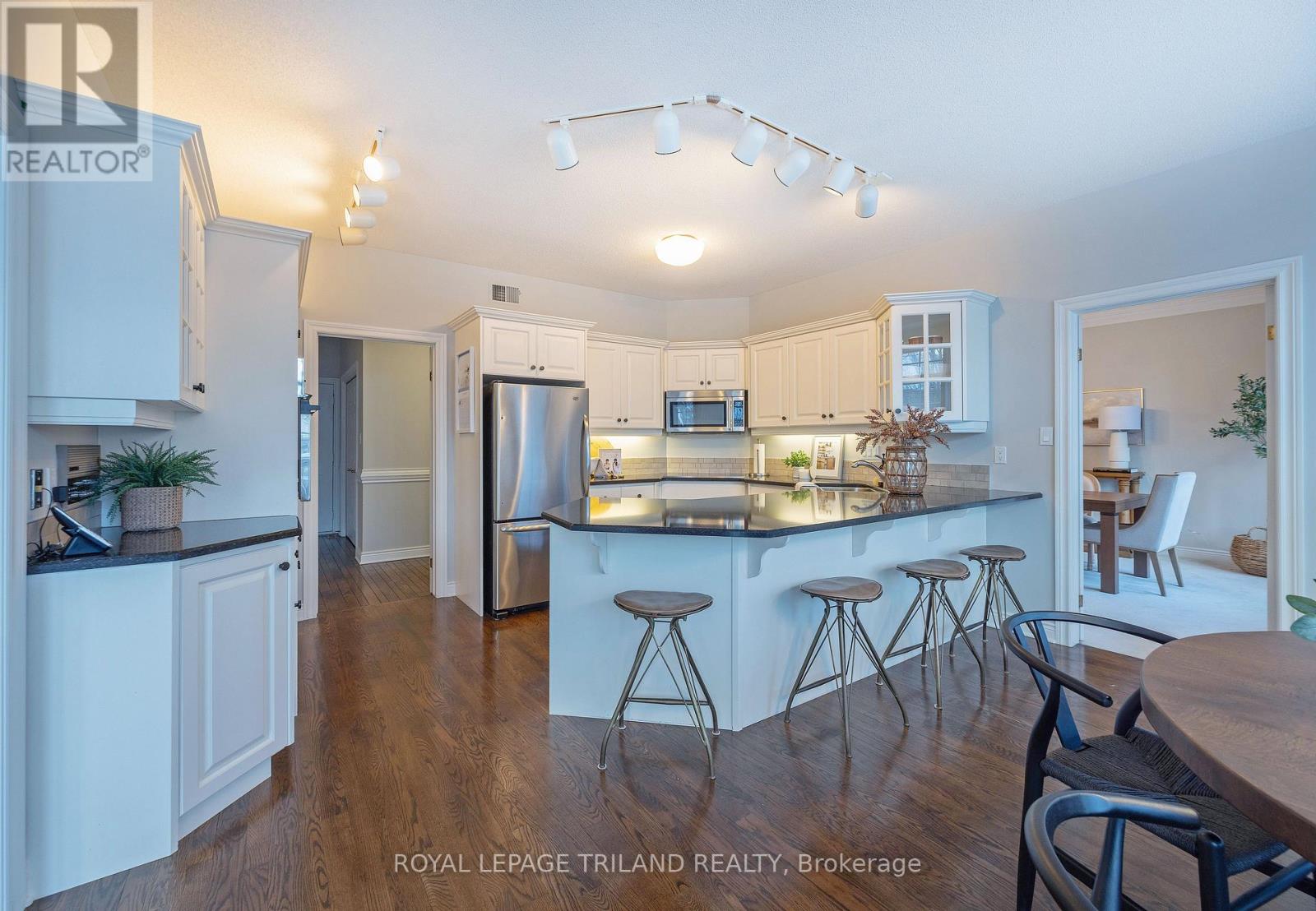 31 Woods Edge Close, London South, Ontario  N6K 4K8 - Photo 14 - X12712222