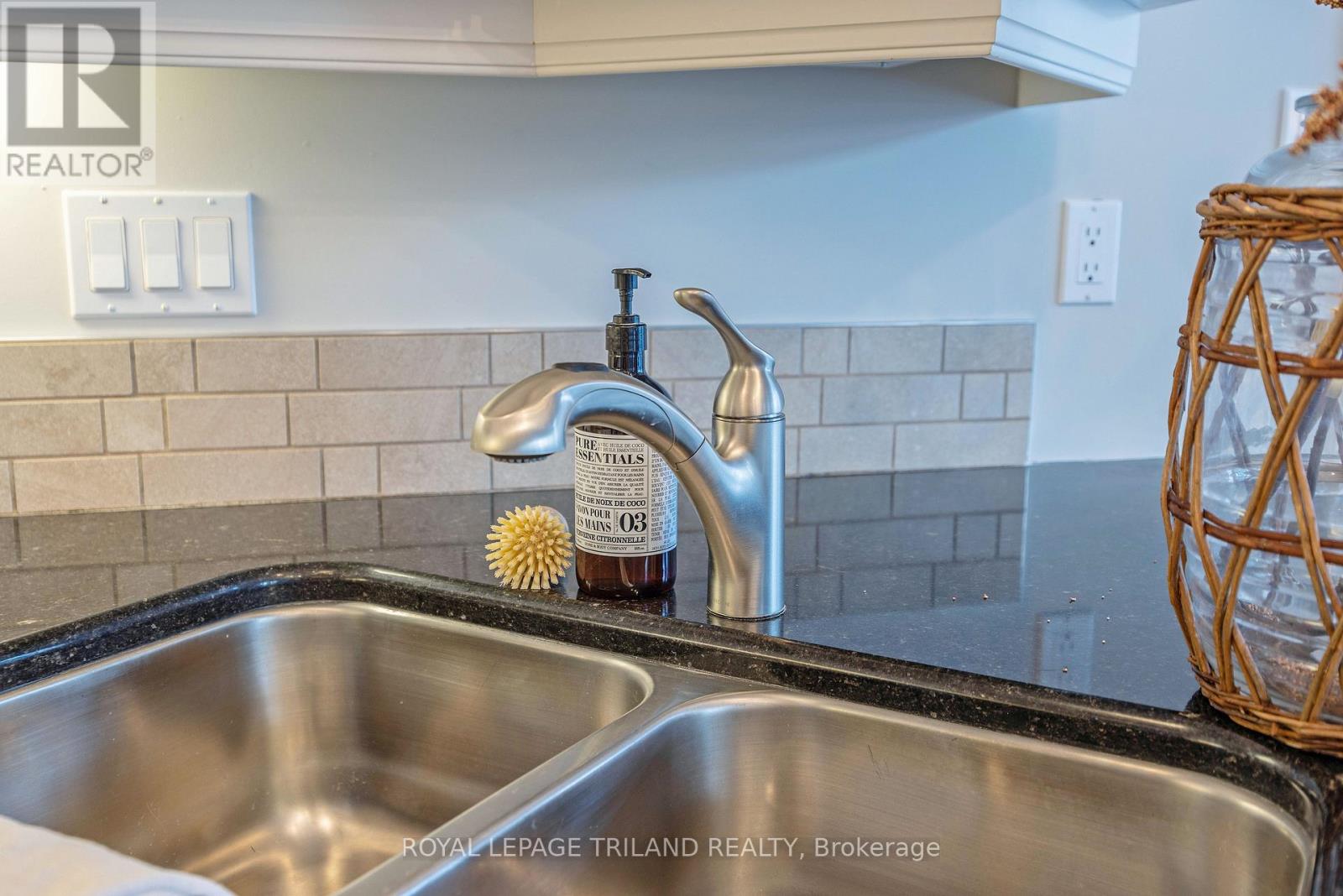 31 Woods Edge Close, London South, Ontario  N6K 4K8 - Photo 16 - X12712222