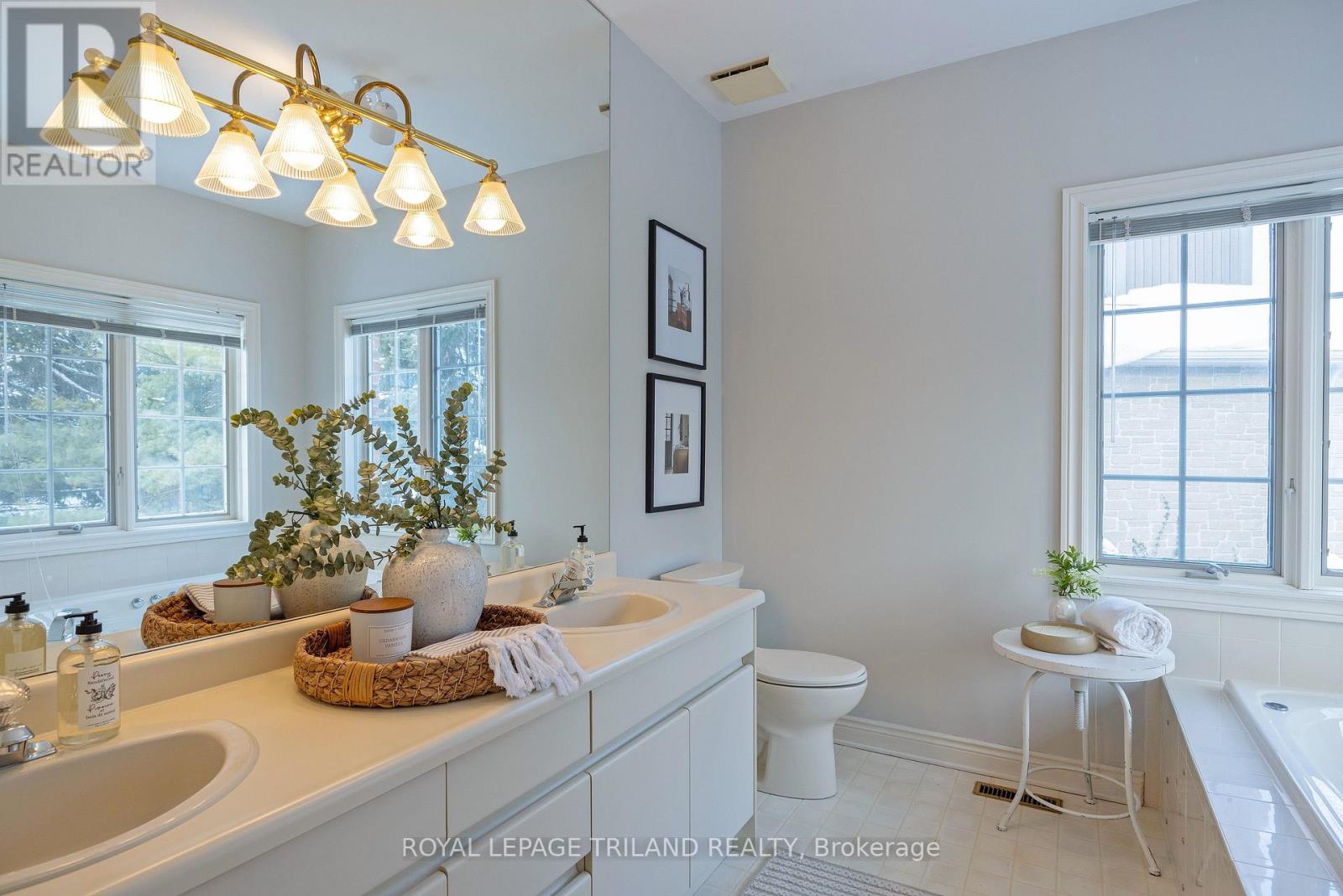 31 Woods Edge Close, London South, Ontario  N6K 4K8 - Photo 23 - X12712222