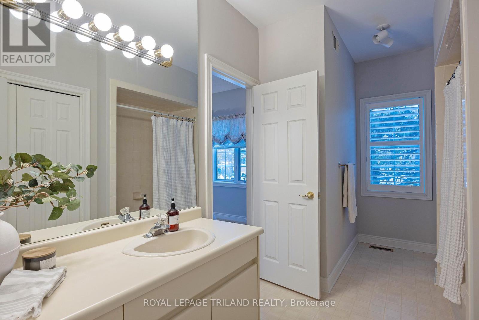 31 Woods Edge Close, London South, Ontario  N6K 4K8 - Photo 26 - X12712222