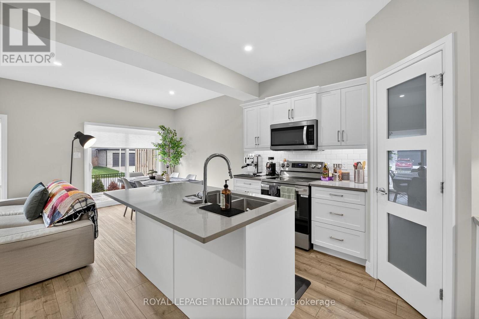 30 - 17 Nicholson Street, Lucan Biddulph, Ontario  N0M 2J0 - Photo 8 - X12712228