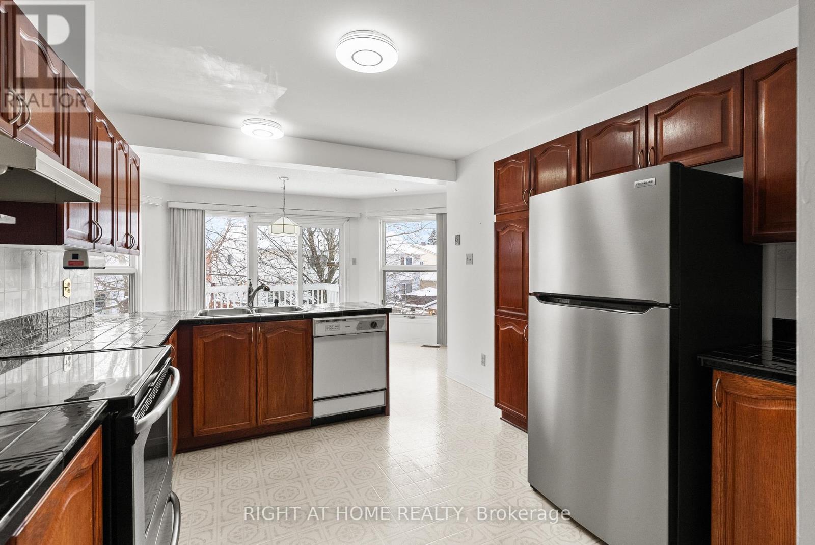 11 Kluane Ridge, Ottawa, Ontario  K2M 1Z7 - Photo 15 - X12712260