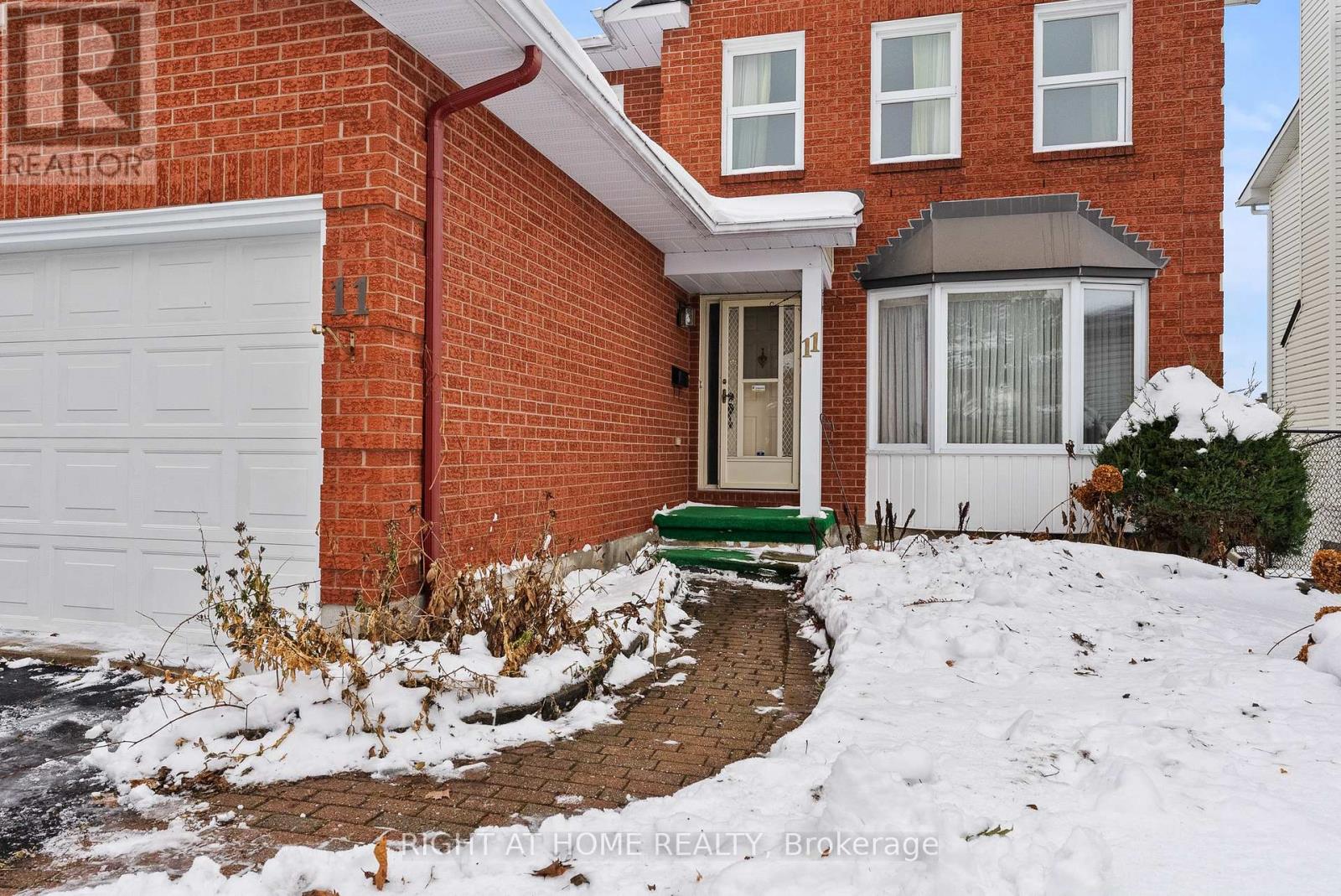 11 Kluane Ridge, Ottawa, Ontario  K2M 1Z7 - Photo 2 - X12712260