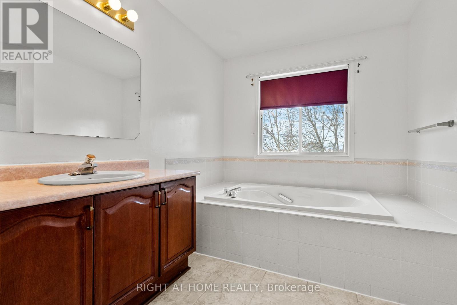 11 Kluane Ridge, Ottawa, Ontario  K2M 1Z7 - Photo 28 - X12712260