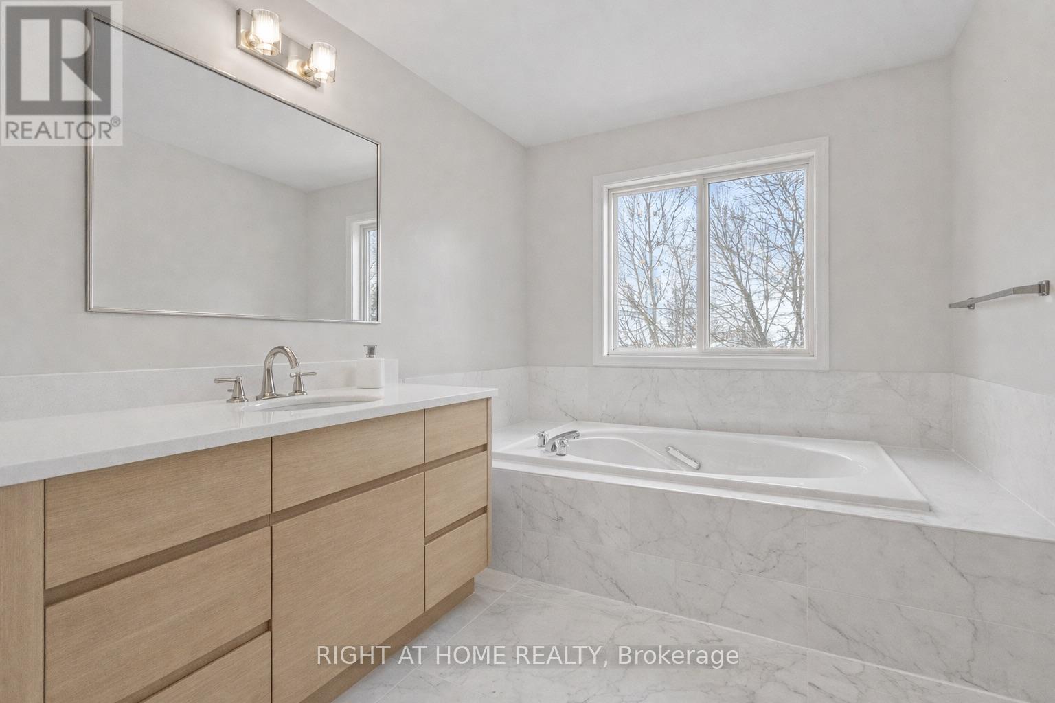 11 Kluane Ridge, Ottawa, Ontario  K2M 1Z7 - Photo 29 - X12712260