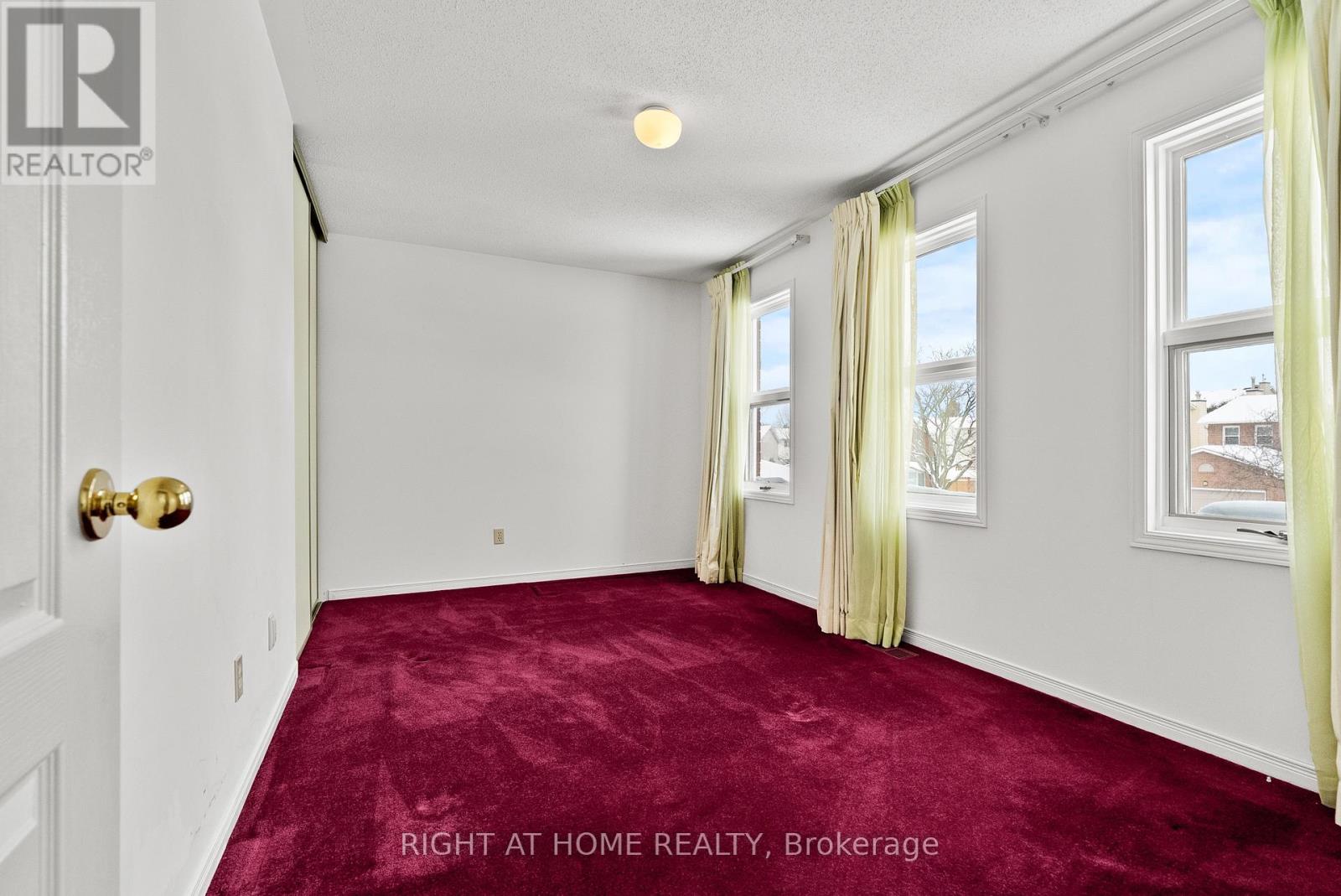 11 Kluane Ridge, Ottawa, Ontario  K2M 1Z7 - Photo 32 - X12712260