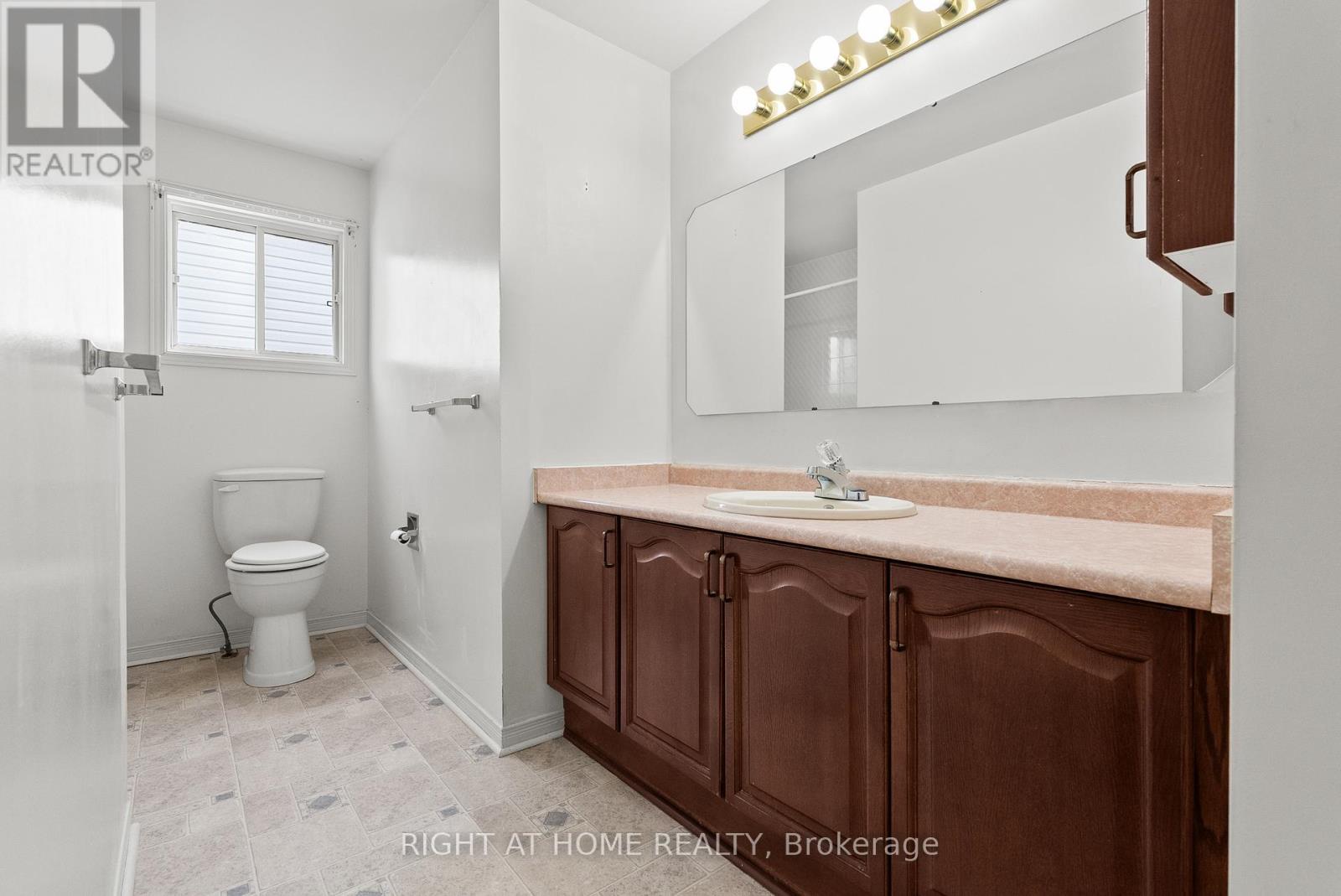 11 Kluane Ridge, Ottawa, Ontario  K2M 1Z7 - Photo 35 - X12712260