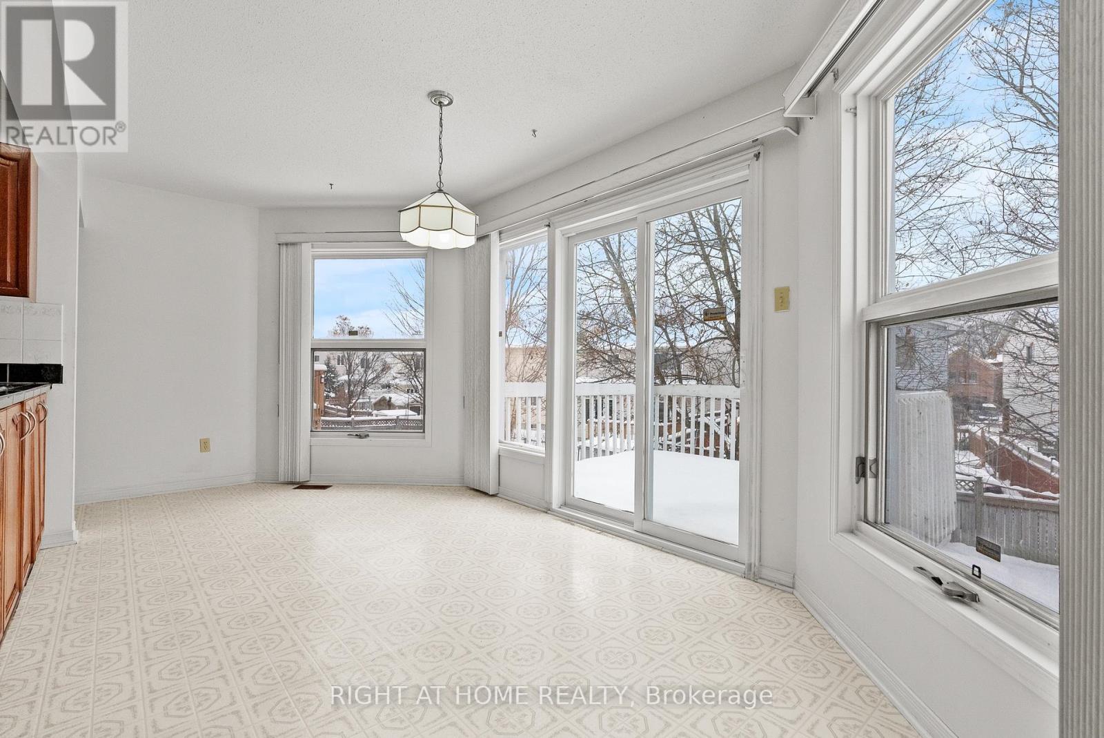 11 Kluane Ridge, Ottawa, Ontario  K2M 1Z7 - Photo 9 - X12712260