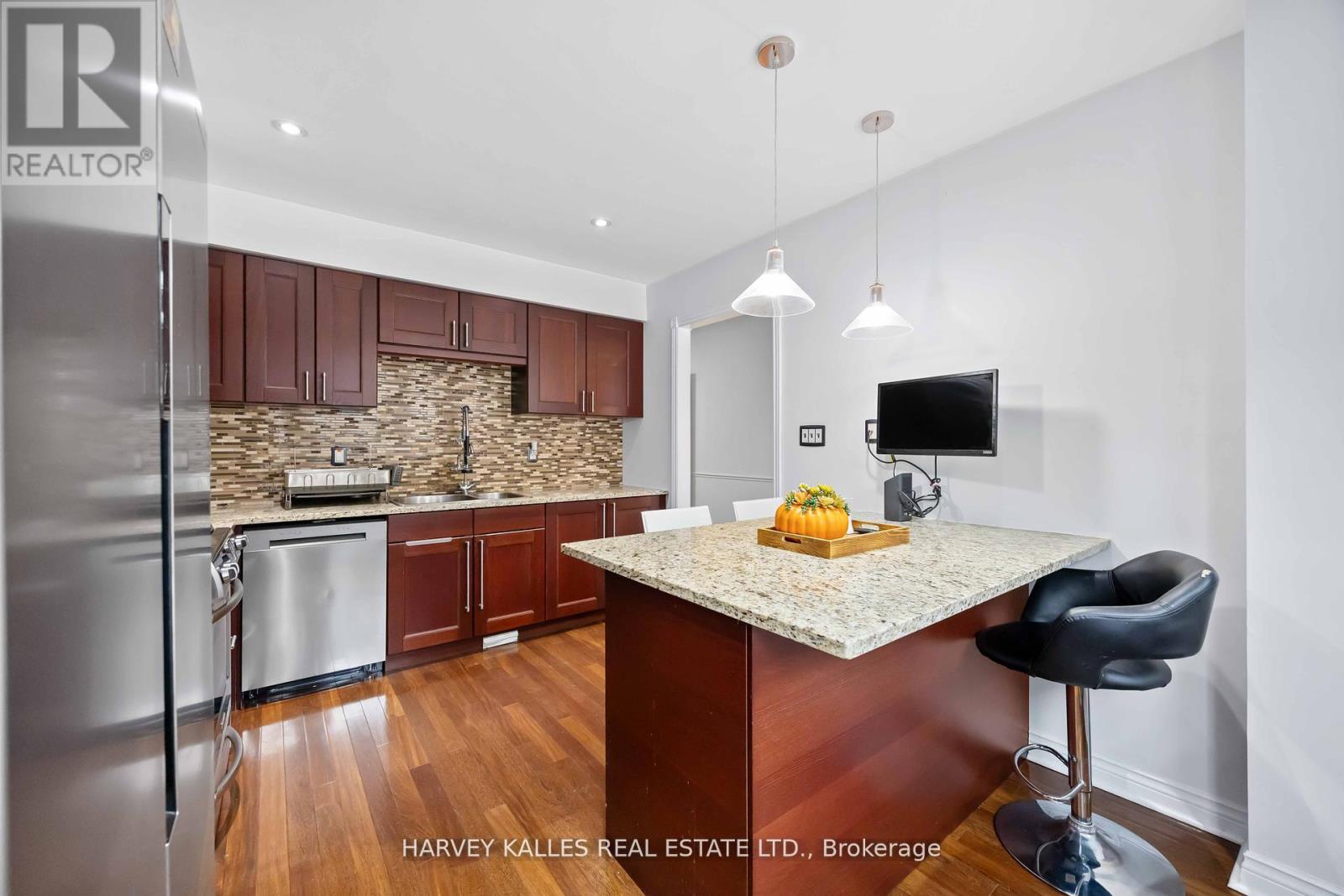 576 Ontario Street, Toronto, Ontario  M4X 1M7 - Photo 9 - C12712272