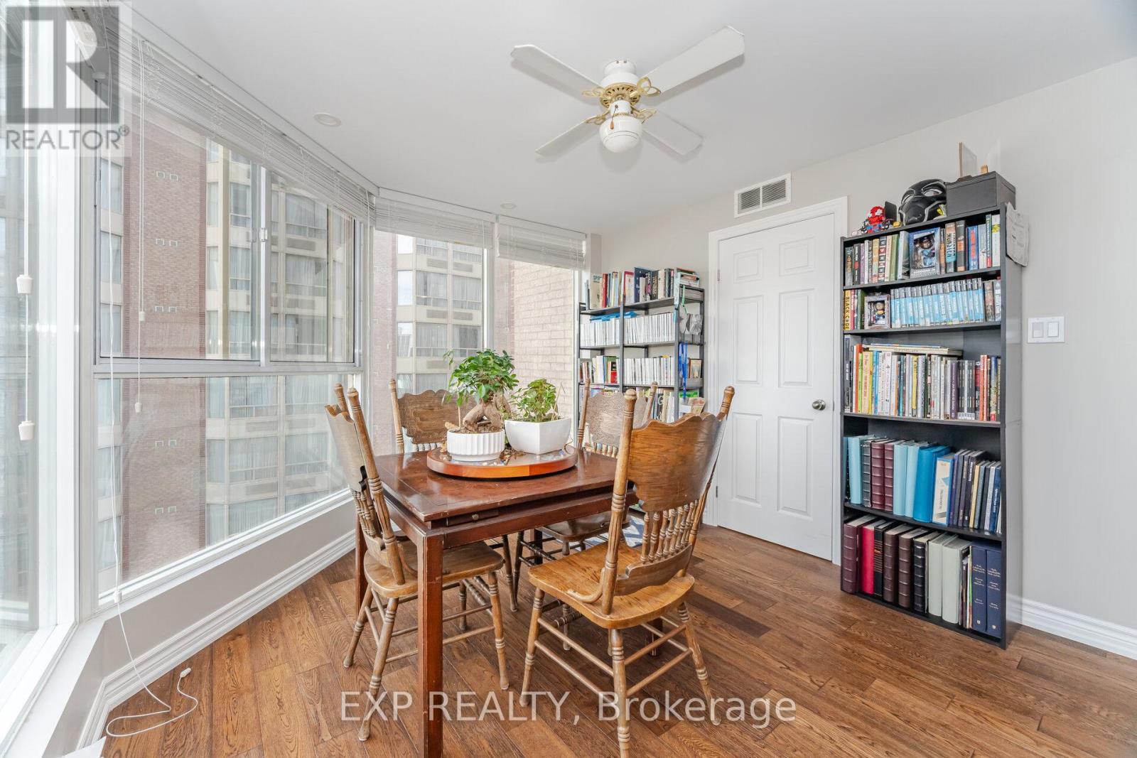 2007 - 55 Centre Avenue, Toronto, Ontario  M5G 2H5 - Photo 15 - C12712296