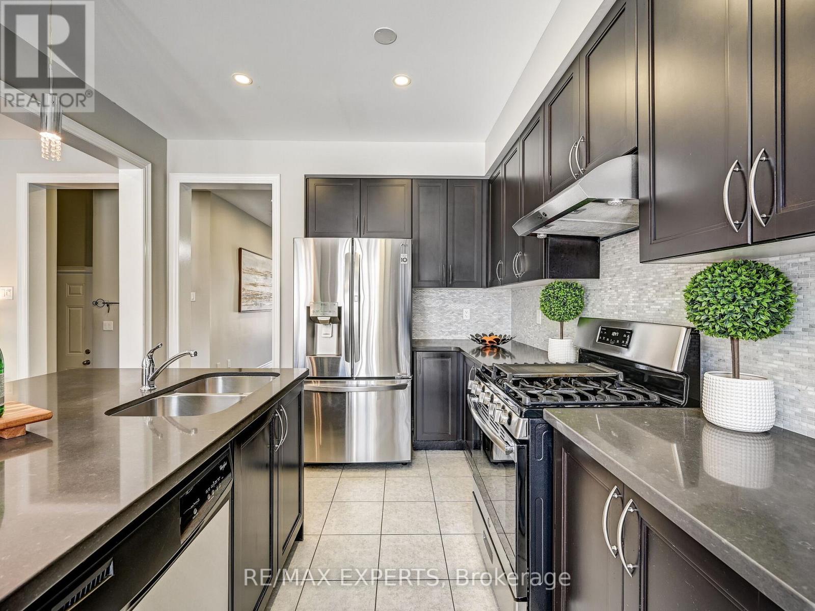 25 Killington Avenue, Vaughan, Ontario  L4H 3Y5 - Photo 9 - N12712224