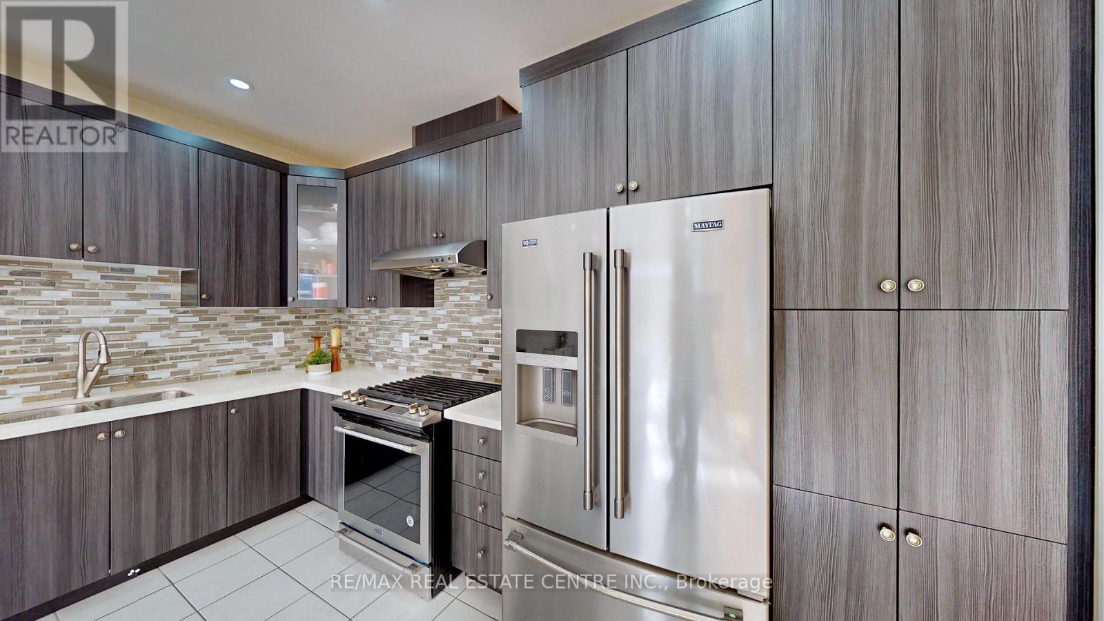 25 Fann Drive, Brampton, Ontario  L7A 4L4 - Photo 18 - W12712226