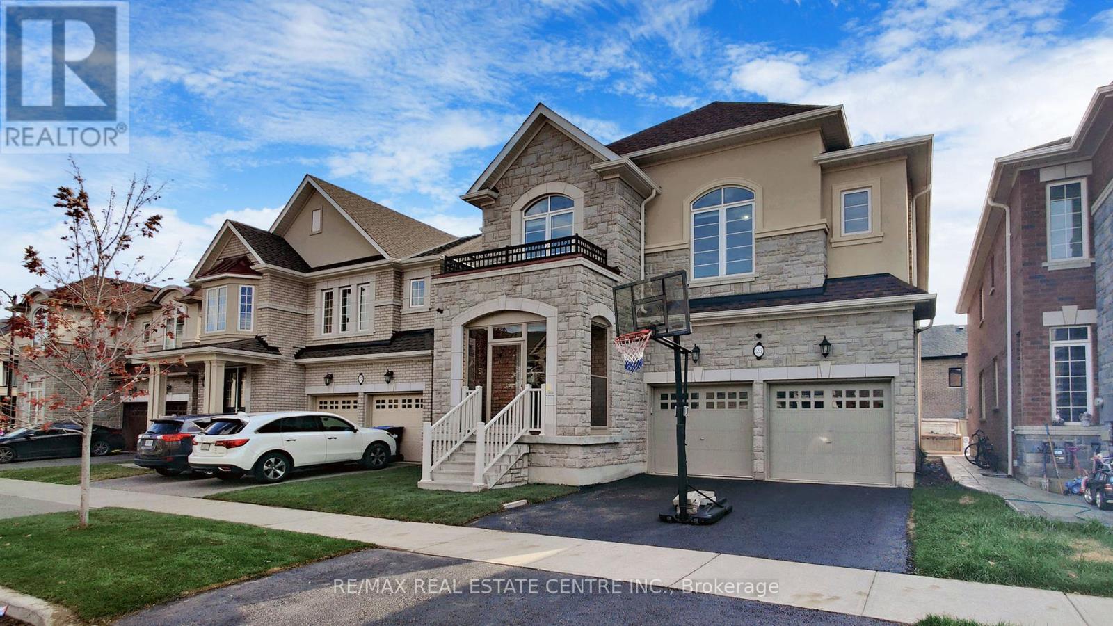 25 Fann Drive, Brampton, Ontario  L7A 4L4 - Photo 2 - W12712226