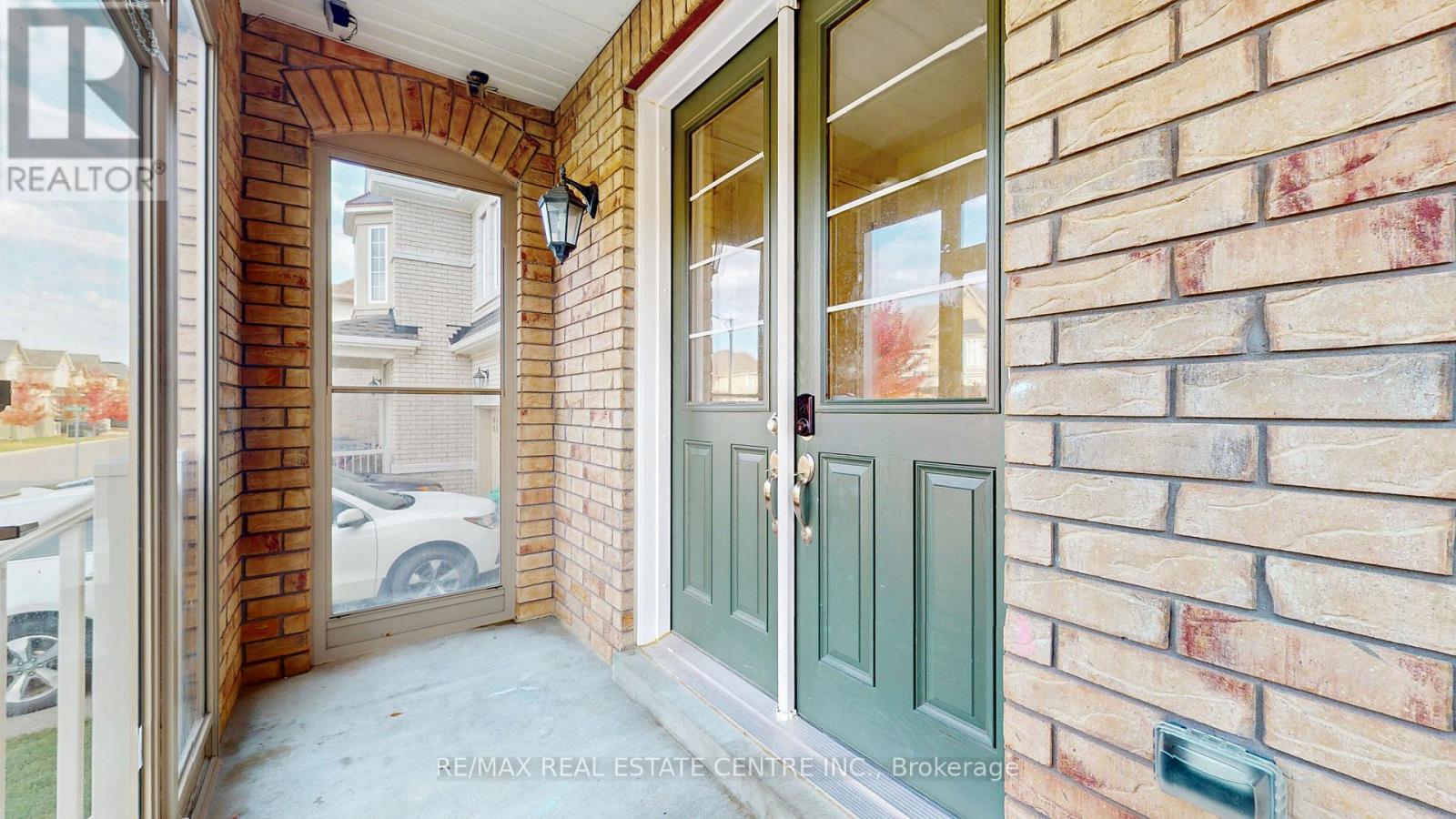 25 Fann Drive, Brampton, Ontario  L7A 4L4 - Photo 3 - W12712226