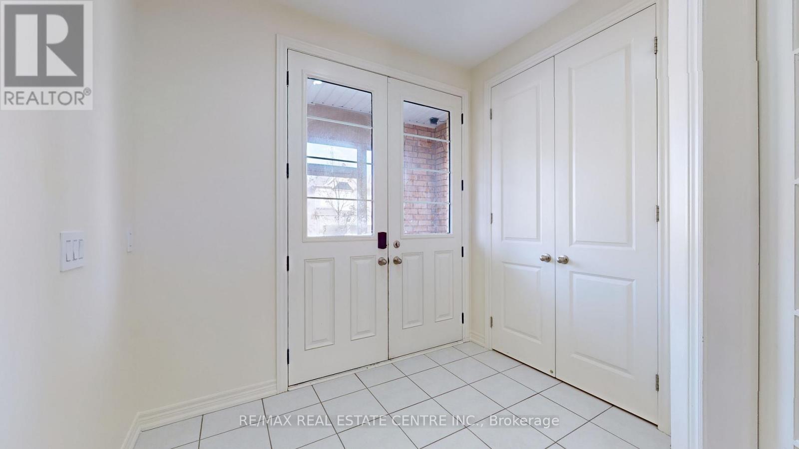 25 Fann Drive, Brampton, Ontario  L7A 4L4 - Photo 4 - W12712226