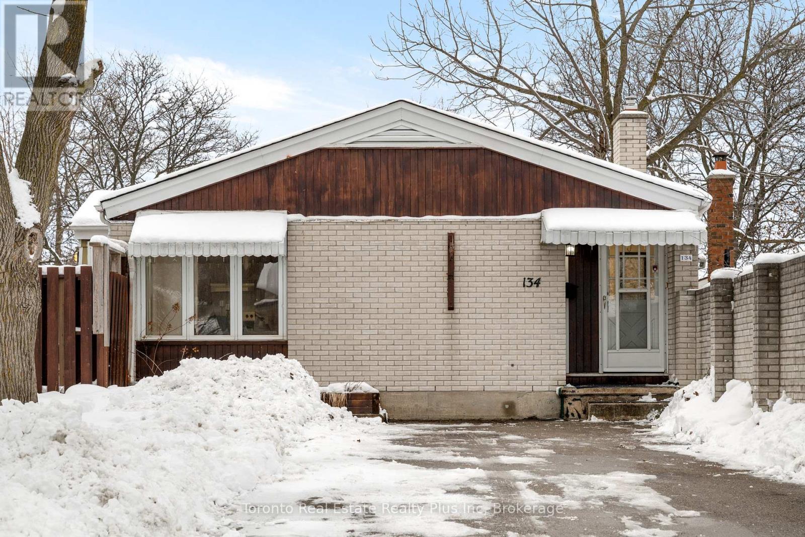 134 PEPPERWOOD CRESCENT, Kitchener, Ontario