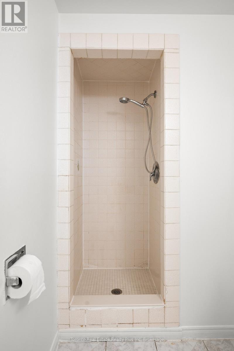 134 Pepperwood Crescent, Kitchener, Ontario  N2A 2R3 - Photo 20 - X12712290