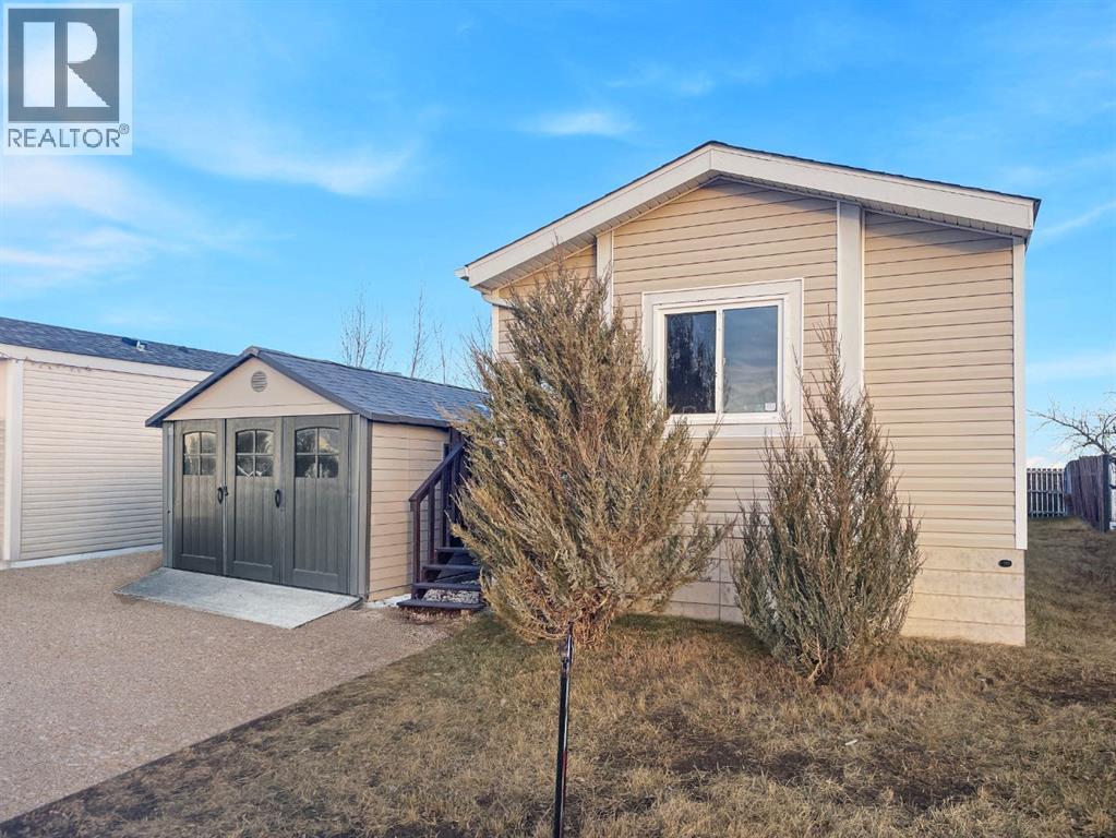 105 Meadowlake Close E, Brooks, Alberta  T1R 1G1 - Photo 2 - A2279919