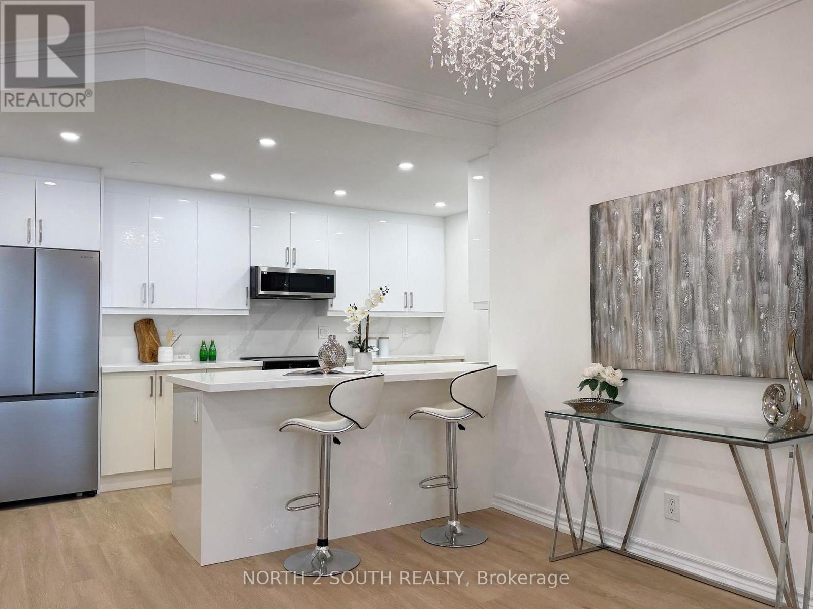 Ph27 - 32 Clarissa Drive, Richmond Hill, Ontario  L4C 9R7 - Photo 7 - N12700834