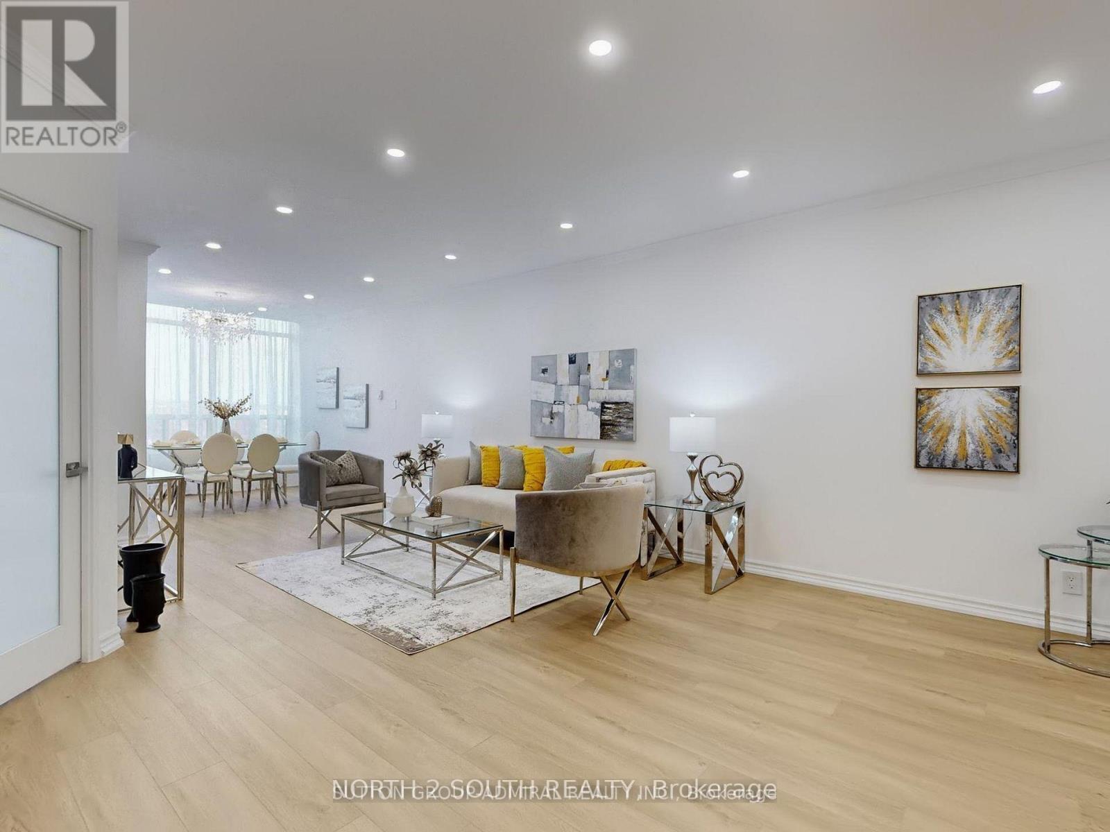 Ph27 - 32 Clarissa Drive, Richmond Hill, Ontario  L4C 9R7 - Photo 8 - N12700834