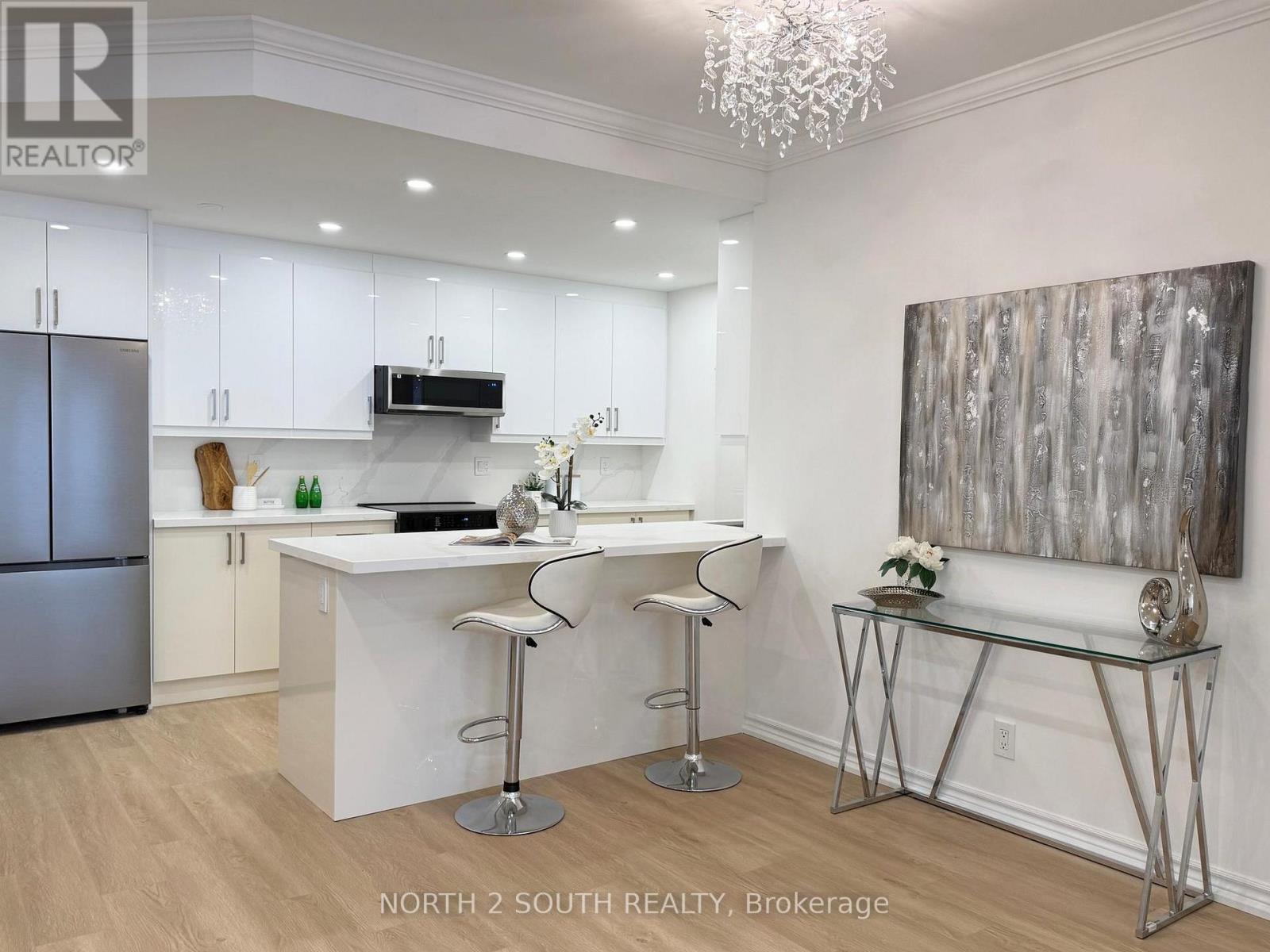 Ph27 - 32 Clarissa Drive, Richmond Hill, Ontario  L4C 9R7 - Photo 6 - N12700834