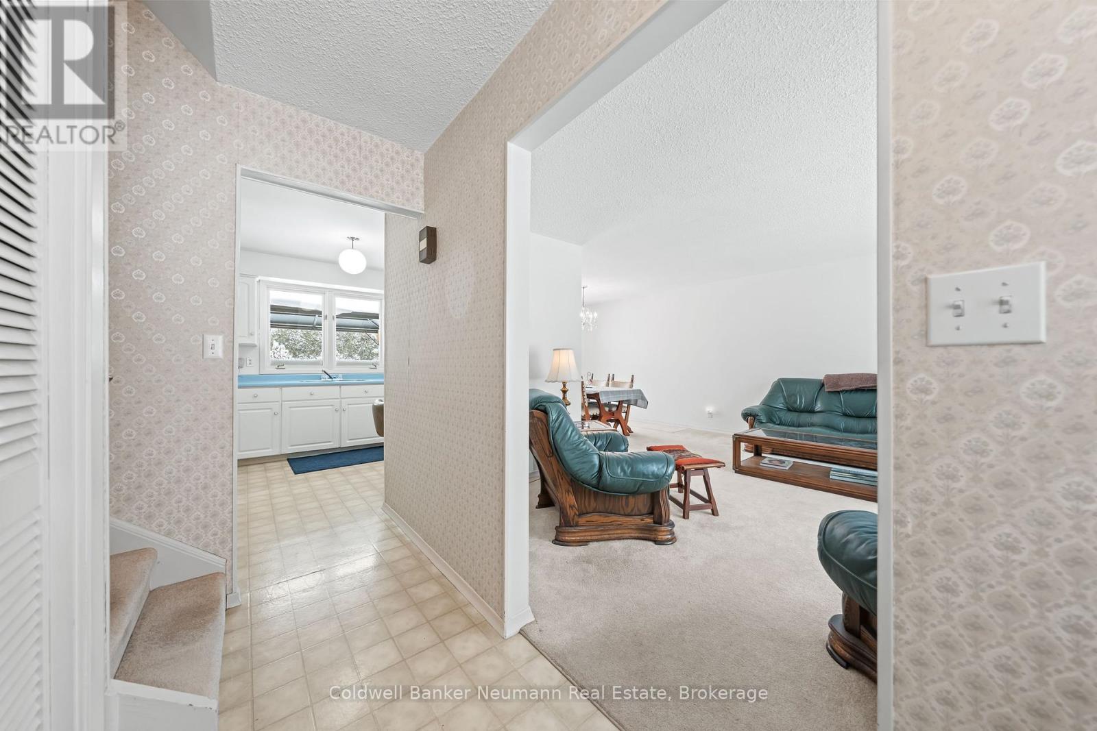 320 Elora Street, Centre Wellington, Ontario  N1M 1Y8 - Photo 3 - X12712340