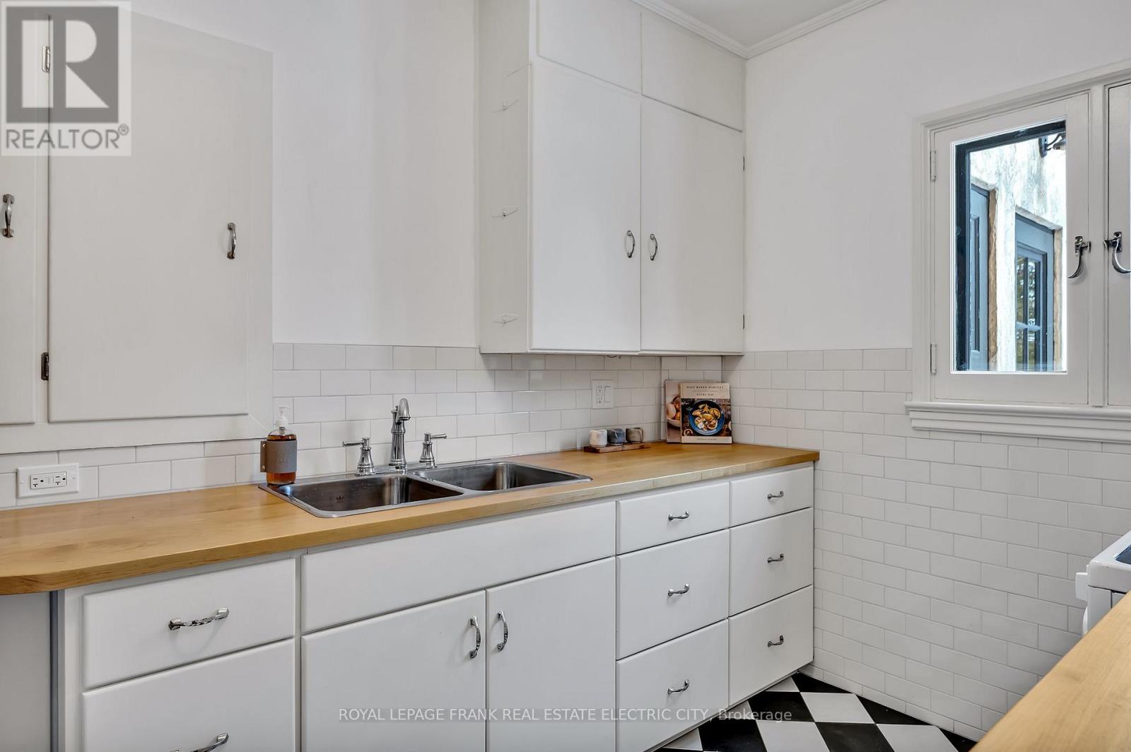 82 Dublin Street, Peterborough, Ontario K9H 3A9 - Photo 15 - X12712382