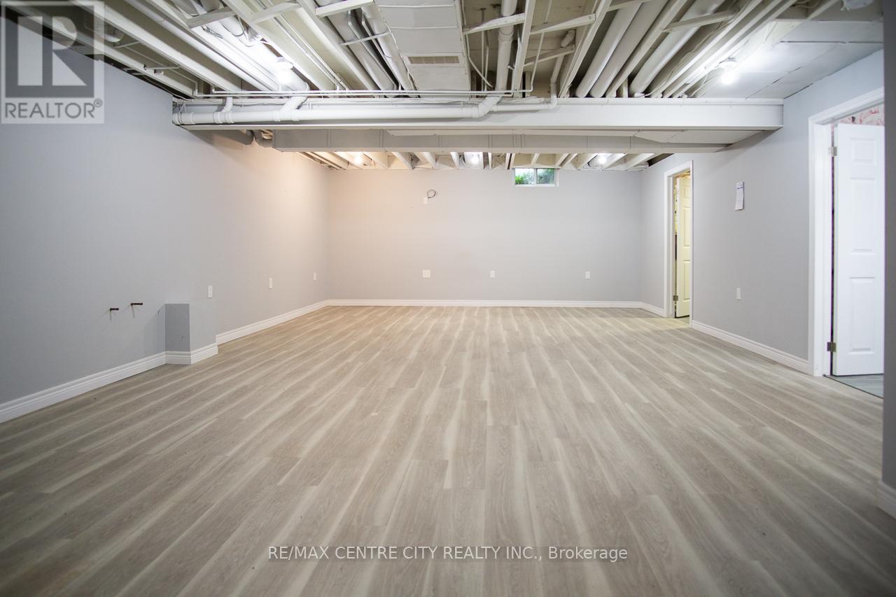 25 - 1555 Highbury Avenue N, London East, Ontario  N5Y 5R2 - Photo 31 - X12712388