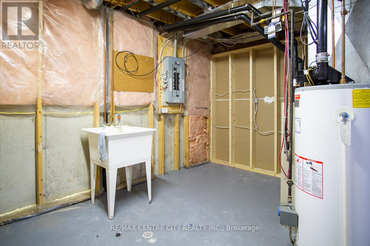 25 - 1555 Highbury Avenue N, London East, Ontario  N5Y 5R2 - Photo 38 - X12712388