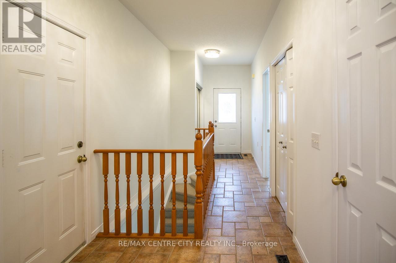 25 - 1555 Highbury Avenue N, London East, Ontario  N5Y 5R2 - Photo 5 - X12712388