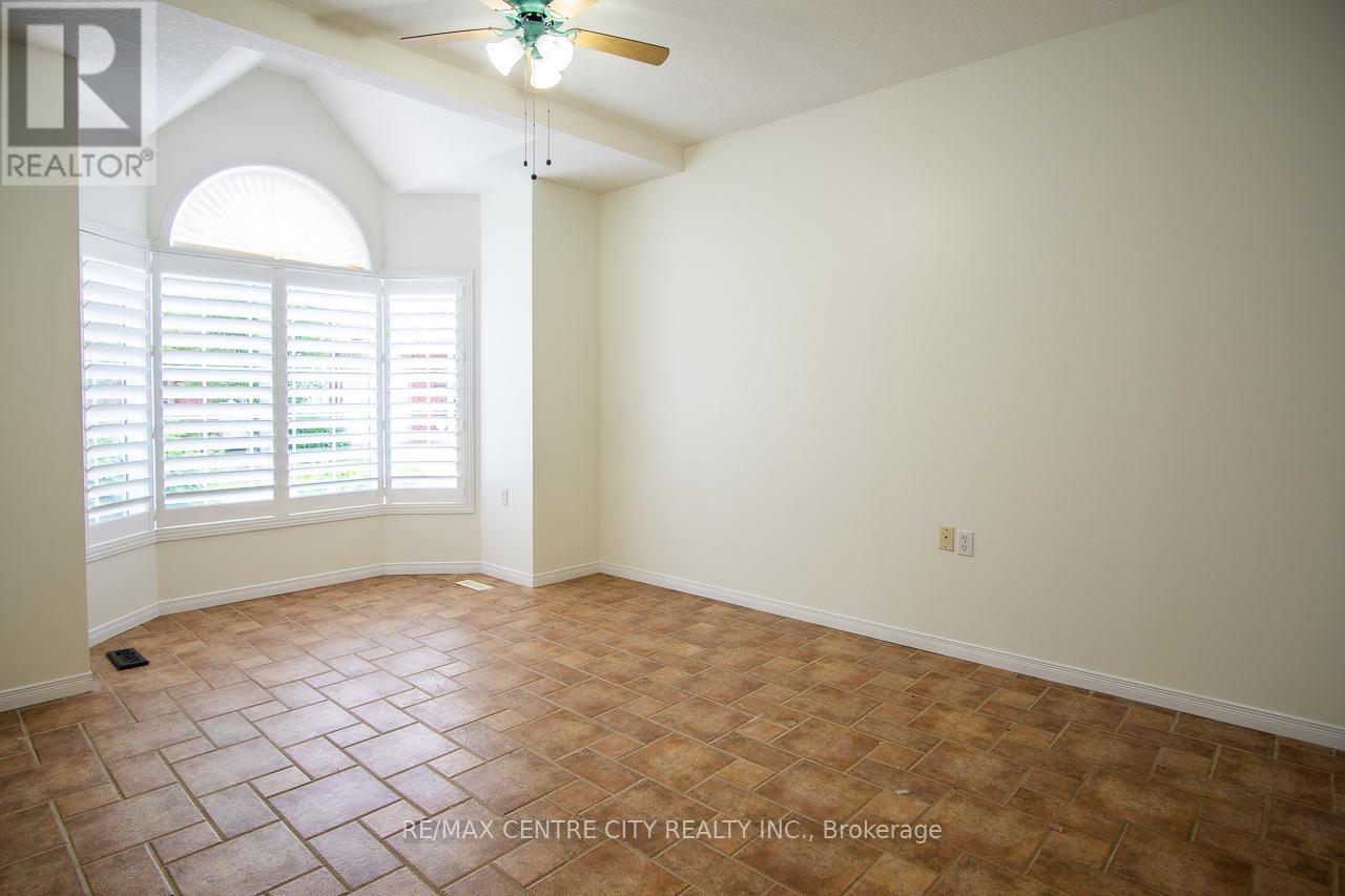 25 - 1555 Highbury Avenue N, London East, Ontario  N5Y 5R2 - Photo 6 - X12712388