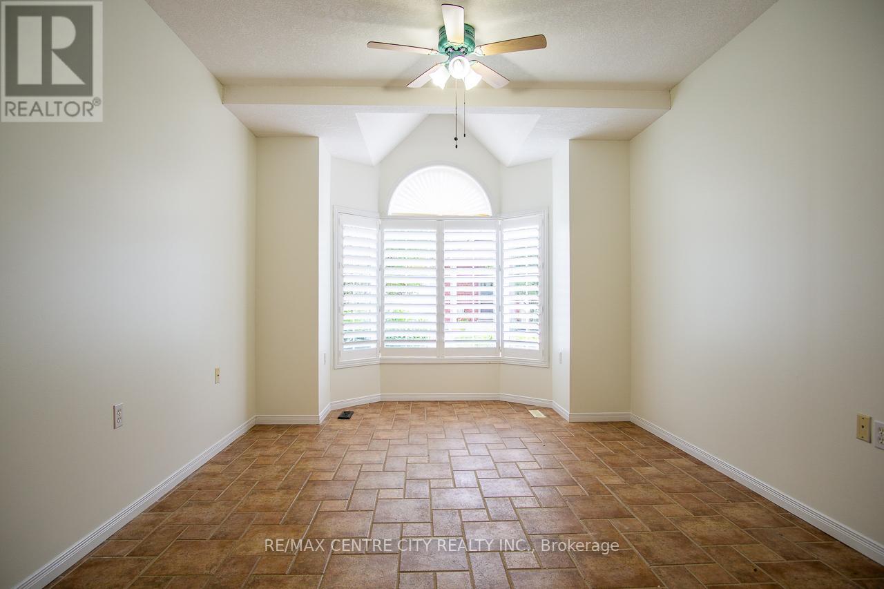 25 - 1555 Highbury Avenue N, London East, Ontario  N5Y 5R2 - Photo 7 - X12712388