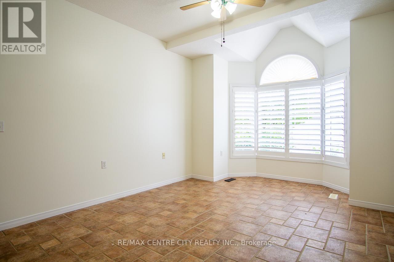 25 - 1555 Highbury Avenue N, London East, Ontario  N5Y 5R2 - Photo 8 - X12712388