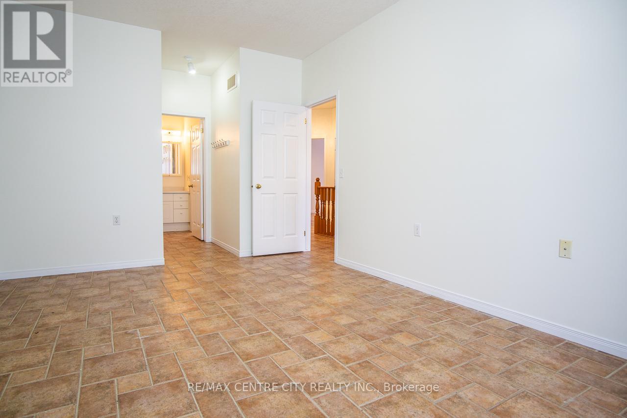 25 - 1555 Highbury Avenue N, London East, Ontario  N5Y 5R2 - Photo 9 - X12712388