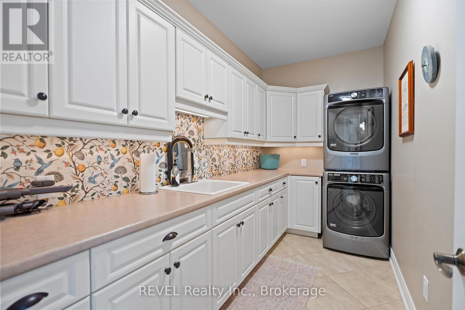 69 Butlers Drive, Fort Erie (Ridgeway), Ontario  L0S 1N0 - Photo 7 - X12712334