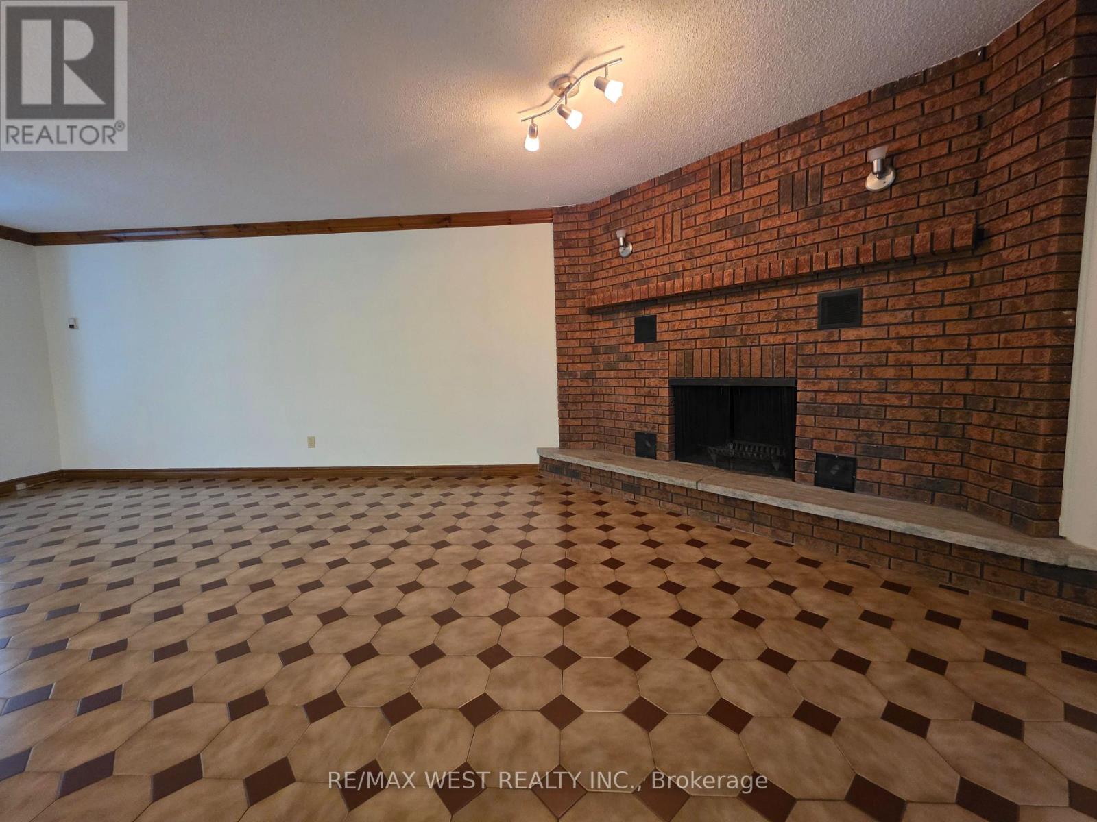 B - 23 Connie Drive, Tiny, Ontario  L0L 2T0 - Photo 3 - S12711322