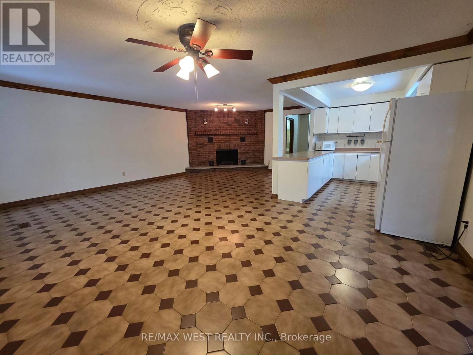 B - 23 Connie Drive, Tiny, Ontario  L0L 2T0 - Photo 4 - S12711322