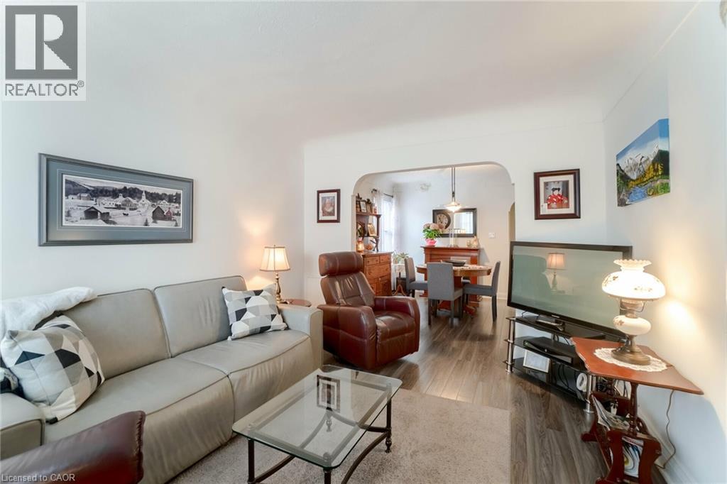 160 Welland Avenue, St. Catharines, Ontario  L2R 2N6 - Photo 2 - 40776432