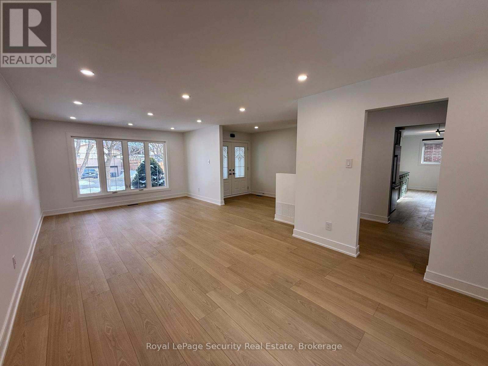 3370 Rhonda Valley, Mississauga, Ontario  L5A 3E9 - Photo 3 - W12710298