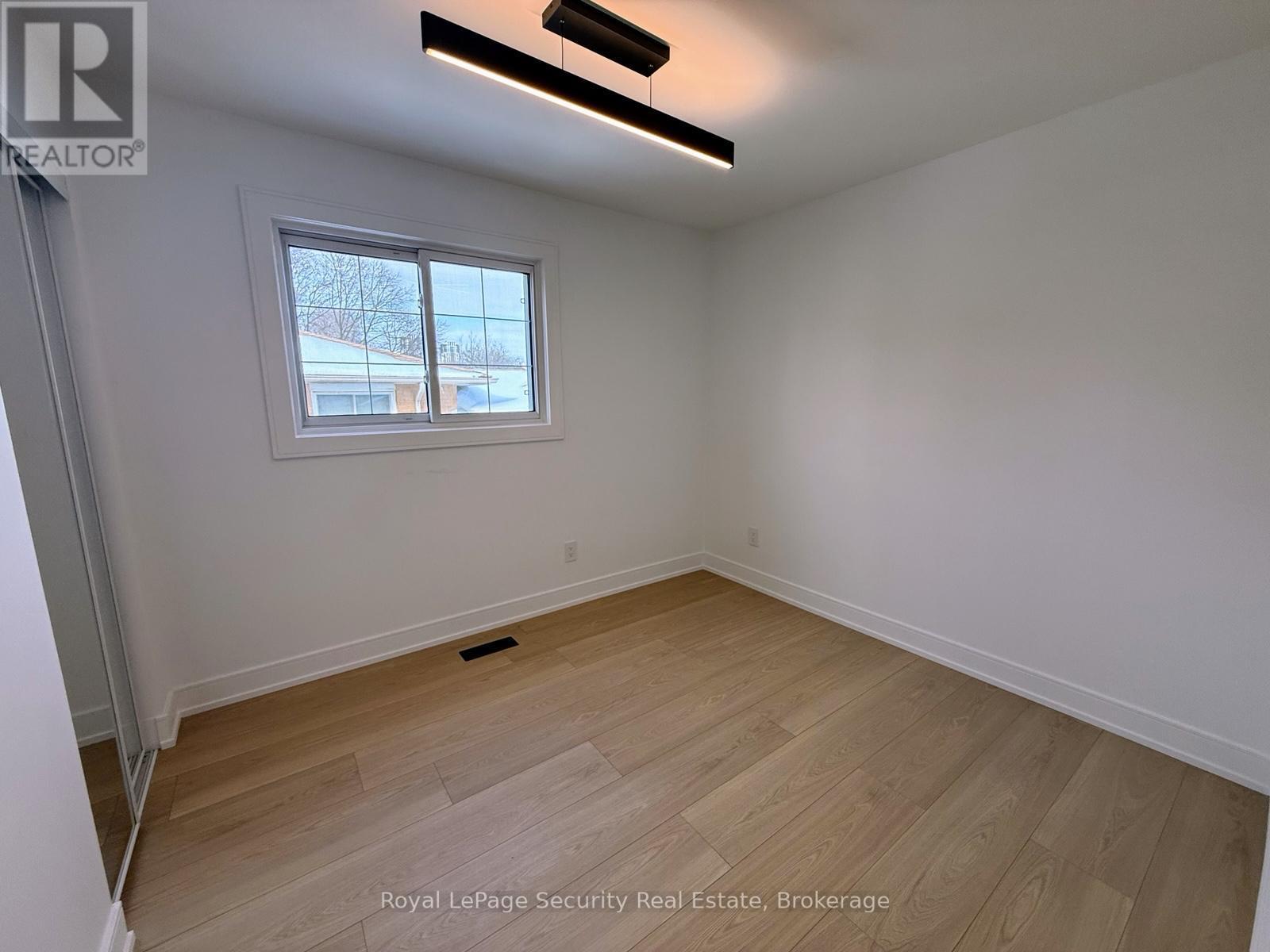 3370 Rhonda Valley, Mississauga, Ontario  L5A 3E9 - Photo 9 - W12710298