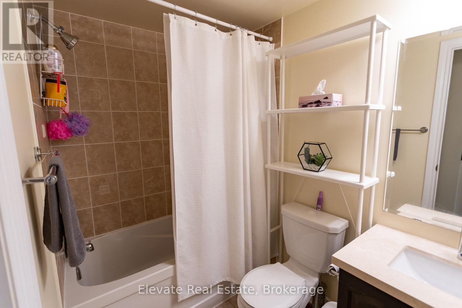 1 - 1 Hargrave Lane, Toronto, Ontario M4N 0A4 - Photo 13 - C12712398