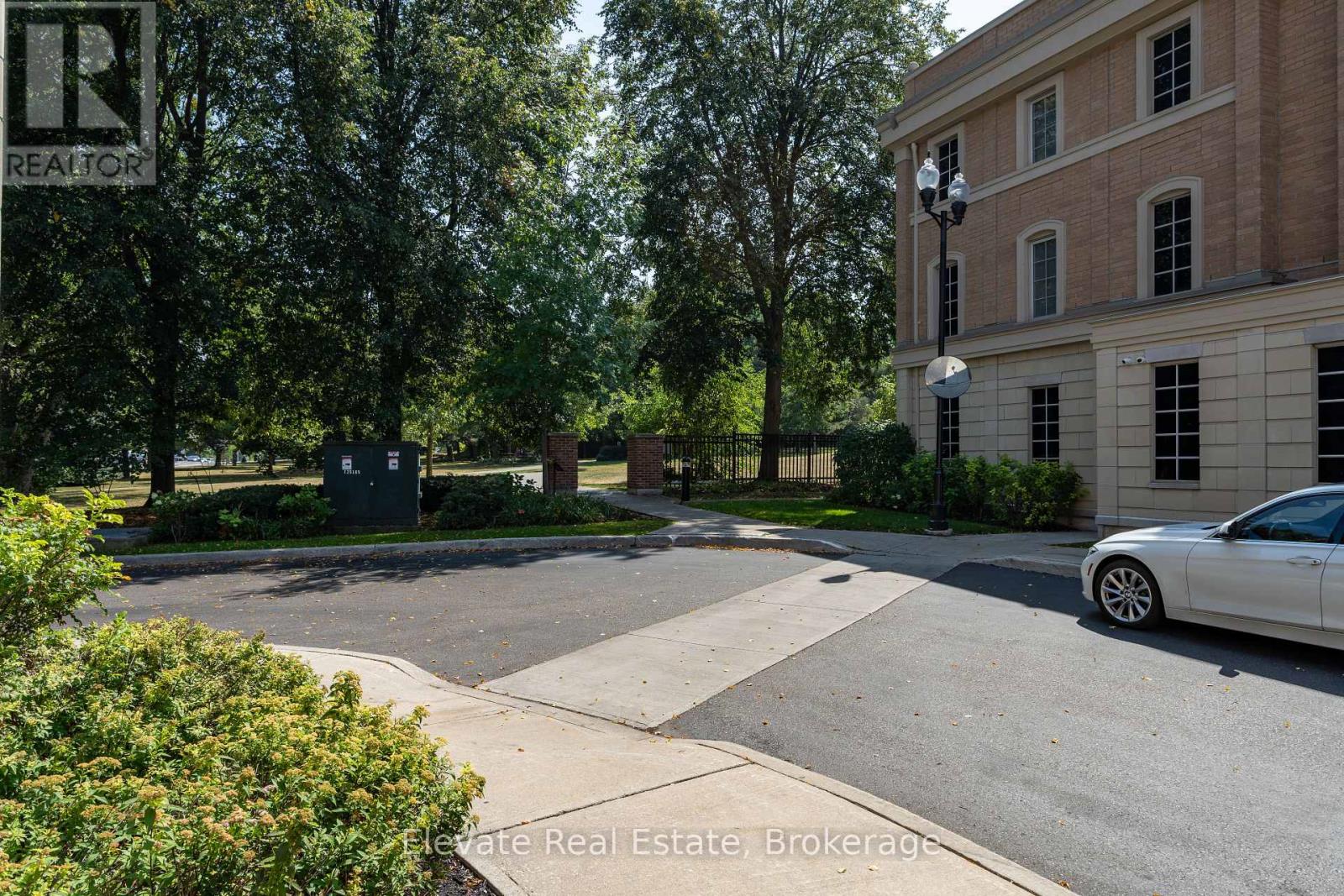 1 - 1 Hargrave Lane, Toronto, Ontario M4N 0A4 - Photo 4 - C12712398