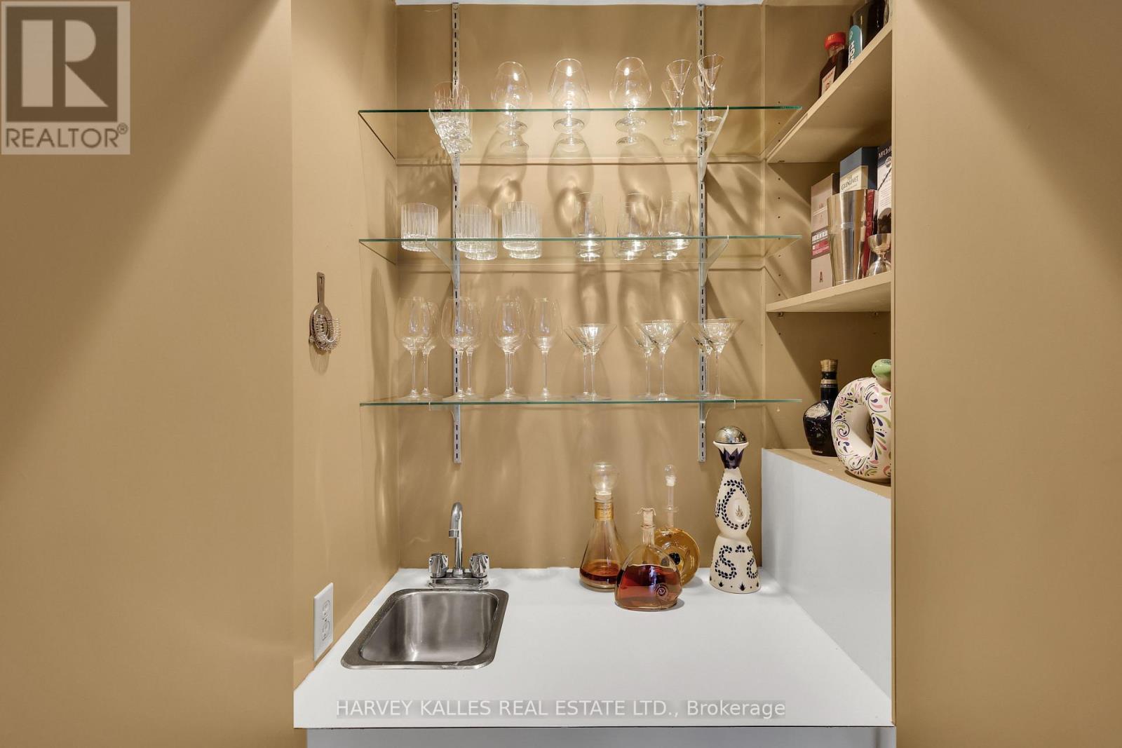 64 Hillhurst Boulevard, Toronto, Ontario  M5N 1N6 - Photo 14 - C12712414