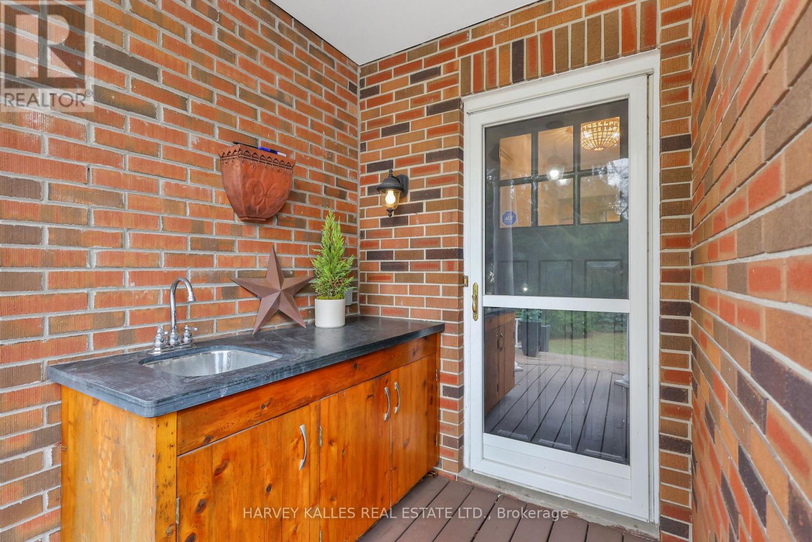 64 Hillhurst Boulevard, Toronto, Ontario  M5N 1N6 - Photo 18 - C12712414