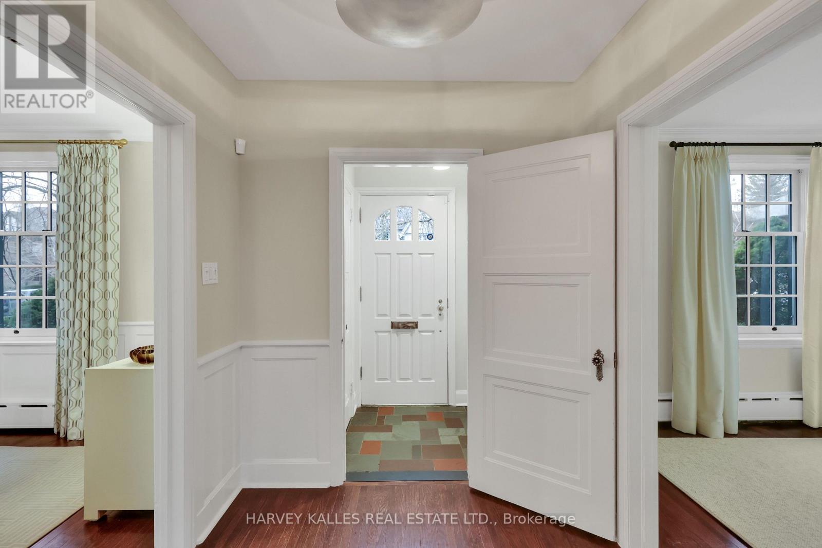 64 Hillhurst Boulevard, Toronto, Ontario  M5N 1N6 - Photo 3 - C12712414