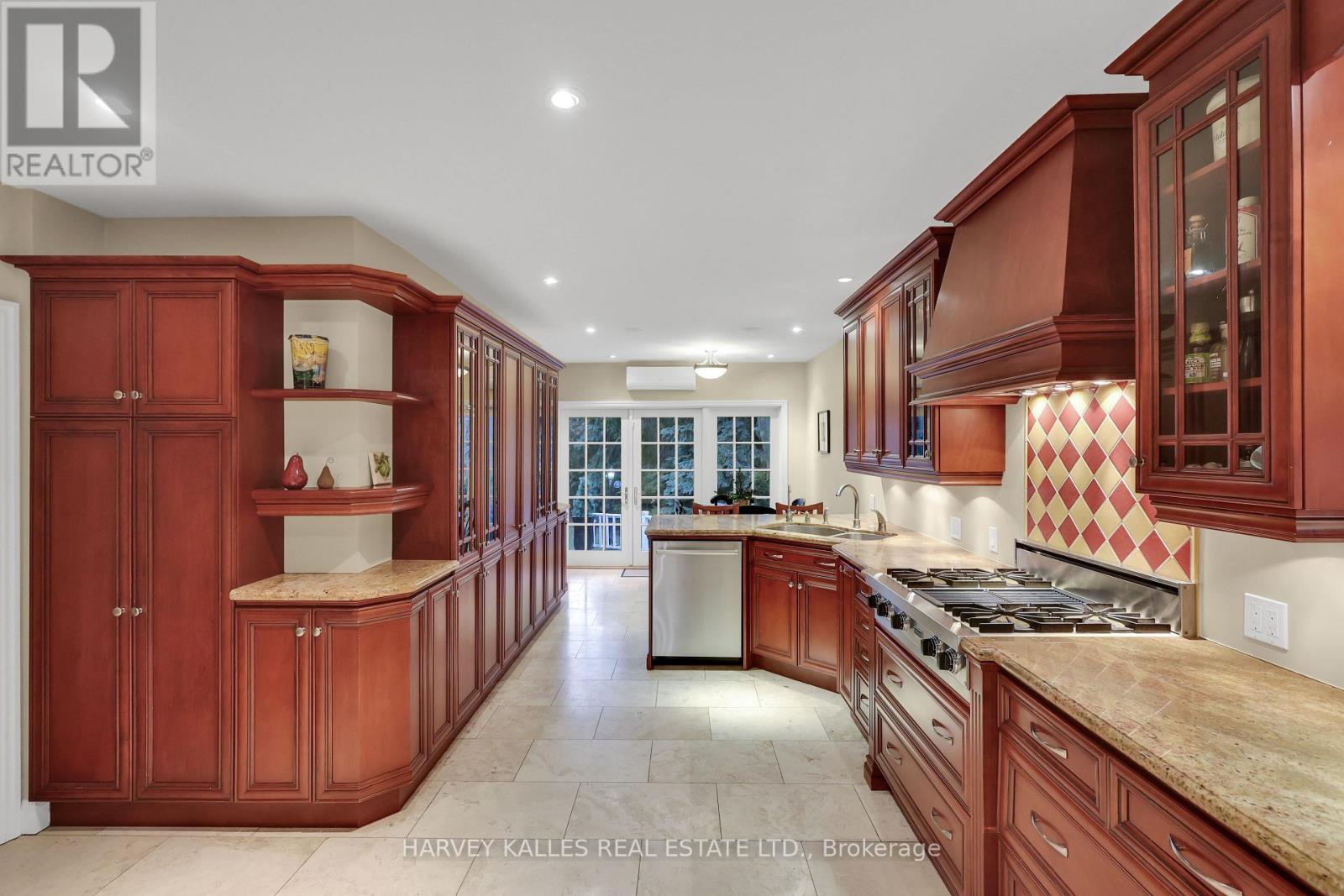 64 Hillhurst Boulevard, Toronto, Ontario  M5N 1N6 - Photo 9 - C12712414