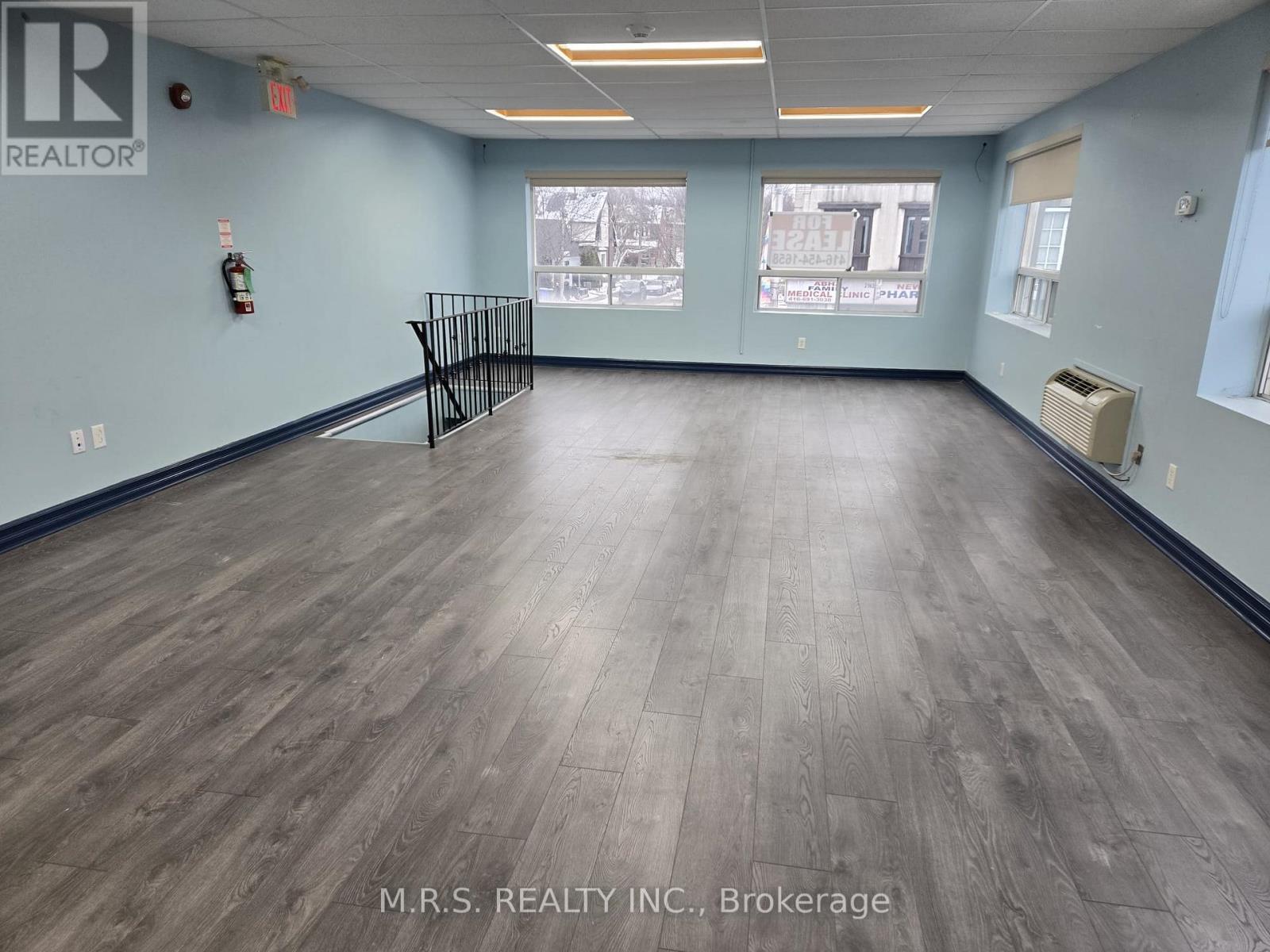 2nd Flr - 2152 Danforth Avenue, Toronto, Ontario M4C 1K3 - Photo 2 - E12712316