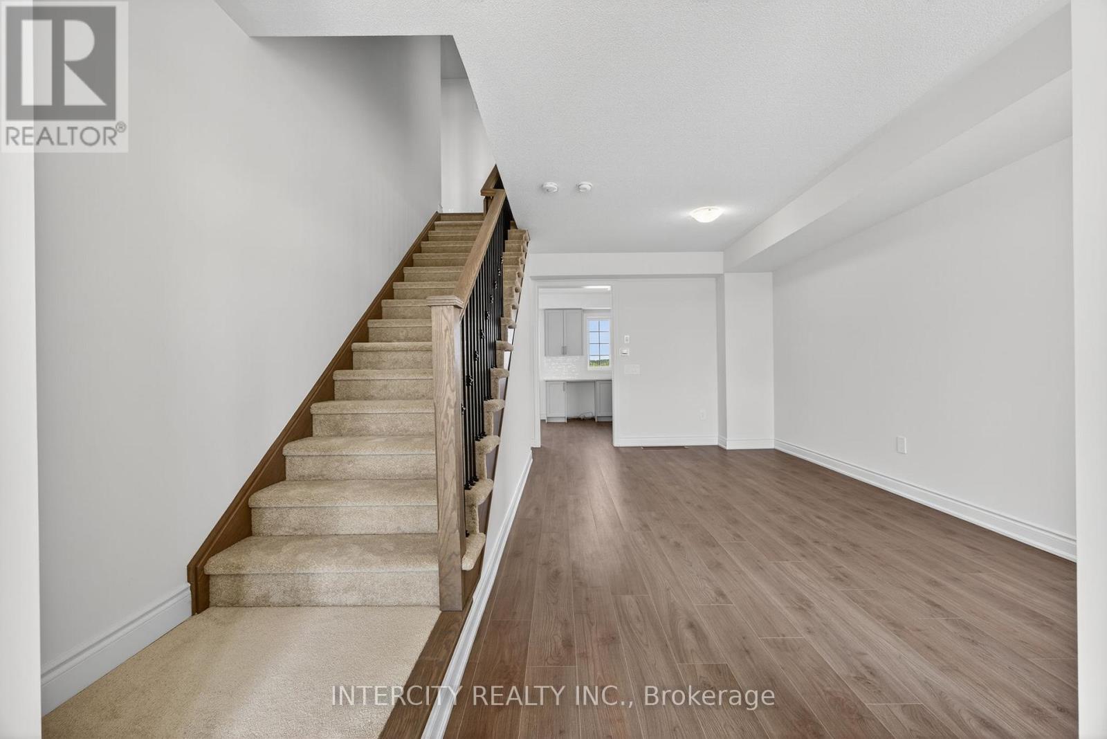 21 Avalon Drive, Wasaga Beach, Ontario  L9R 0M2 - Photo 6 - S12712420